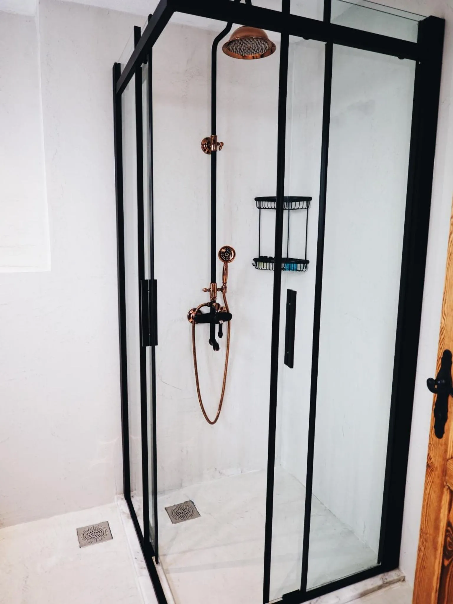 Shower in Bono Hotel Old Town