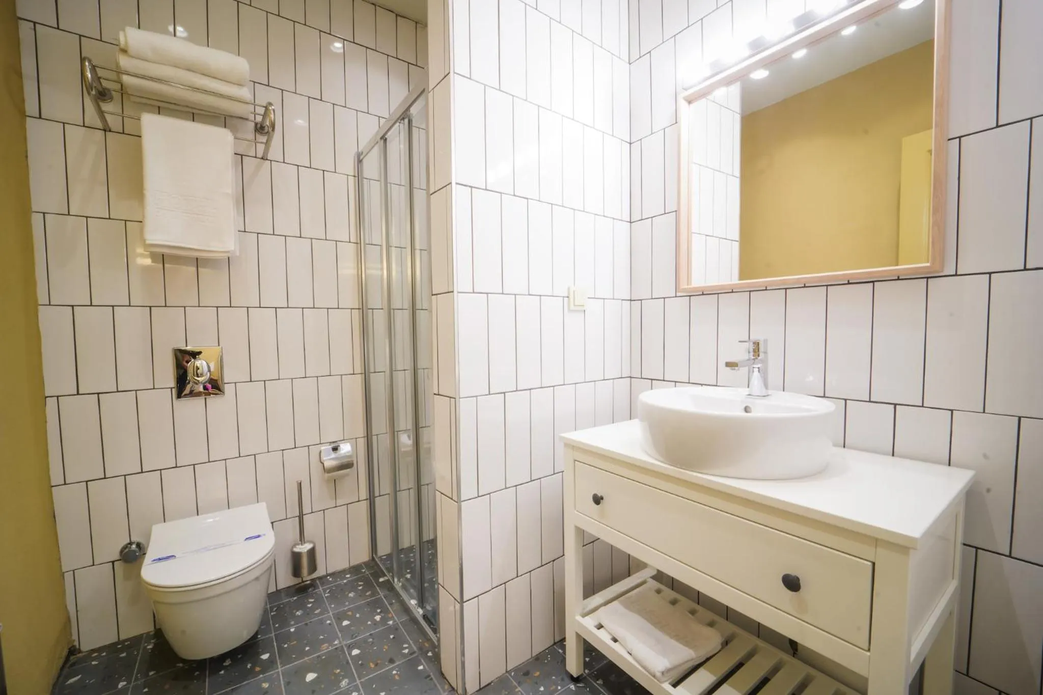 Shower in Bono Hotel Old Town