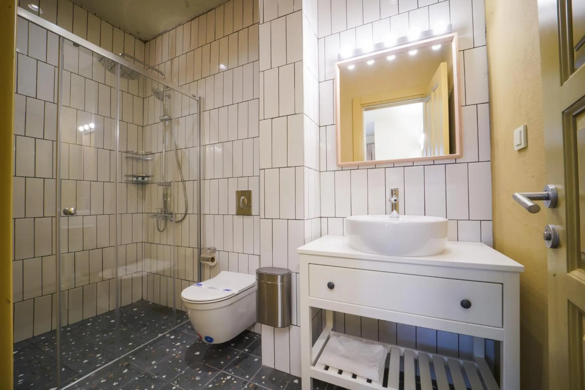 Shower in Bono Hotel Old Town