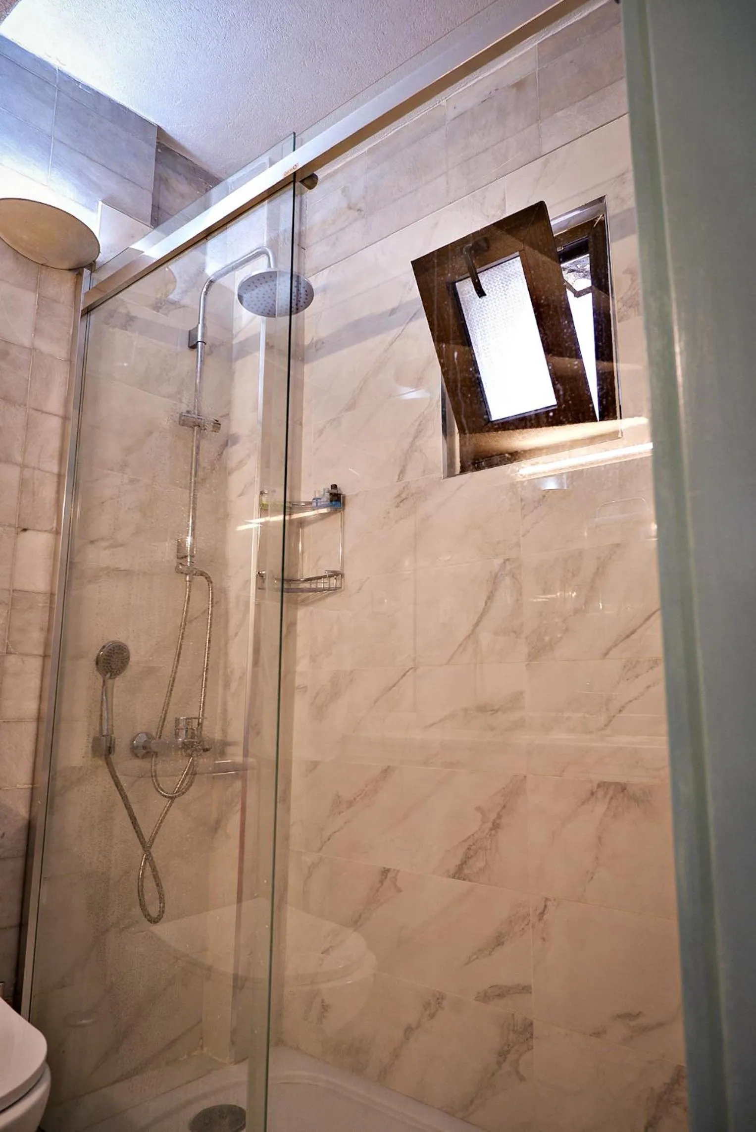 Shower in Bono Hotel Old Town