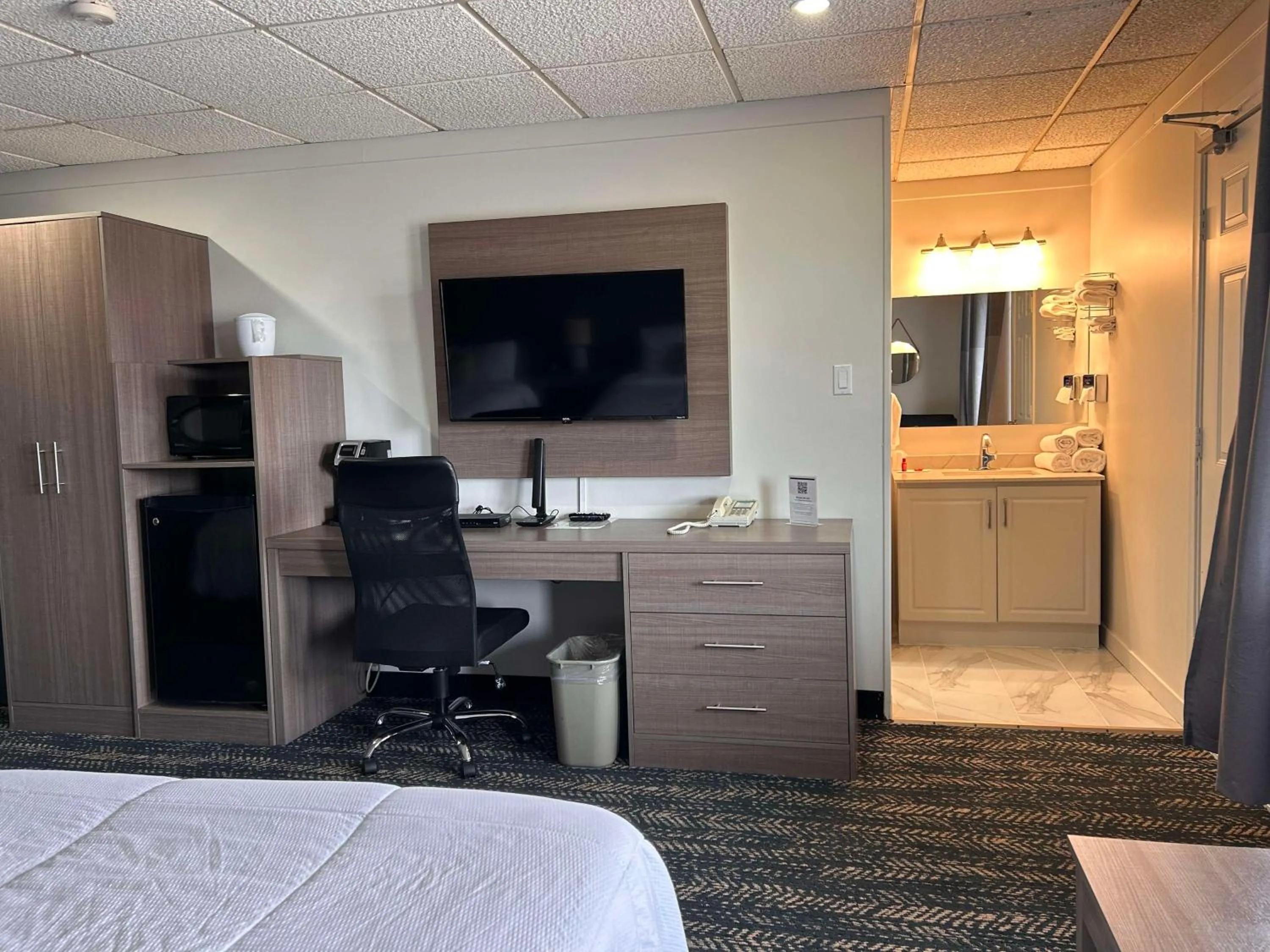 Bedroom, Bed in SureStay by Best Western Kapuskasing