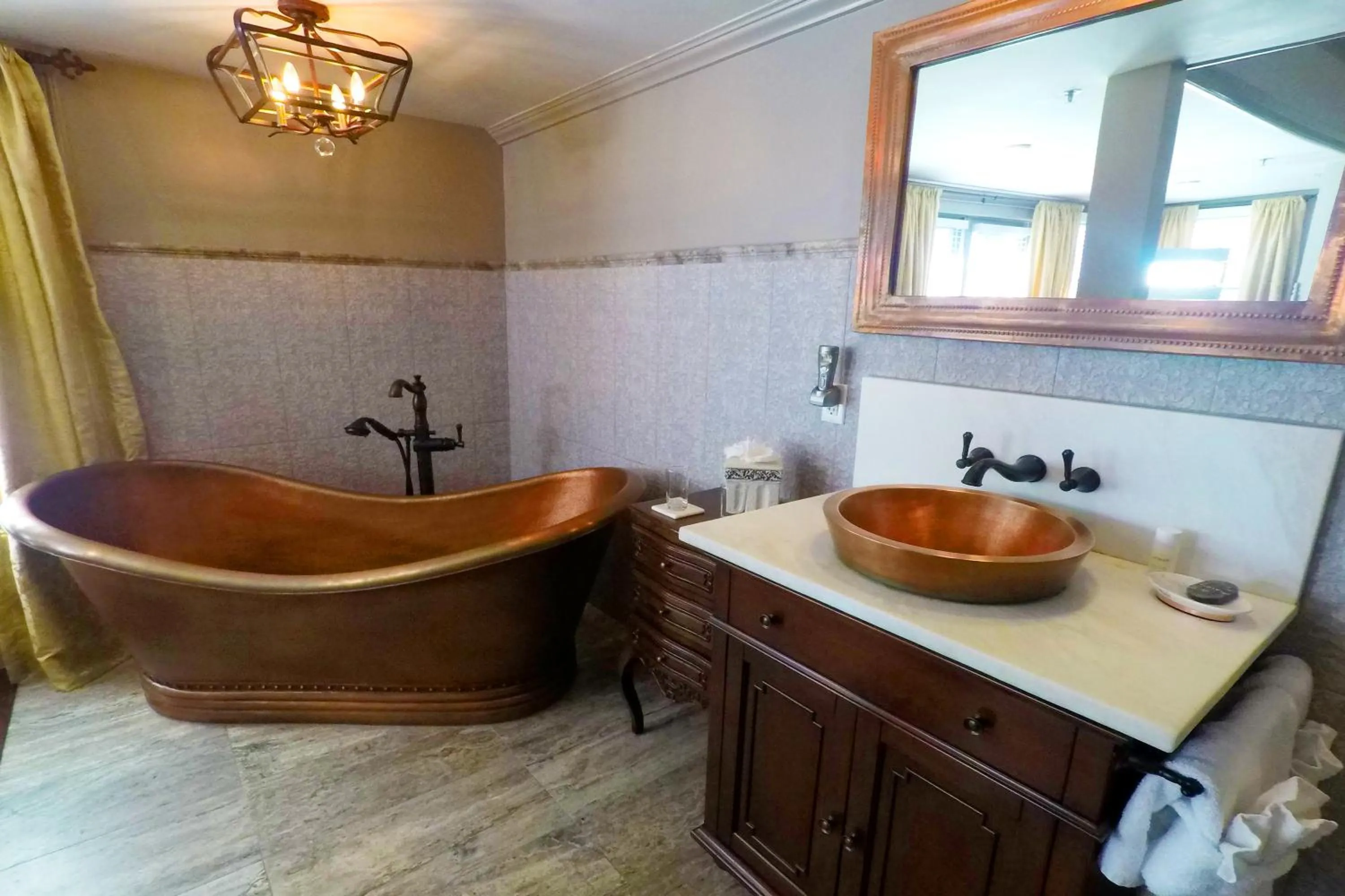 Bathroom in Bayfront Westcott House Bed & Breakfast