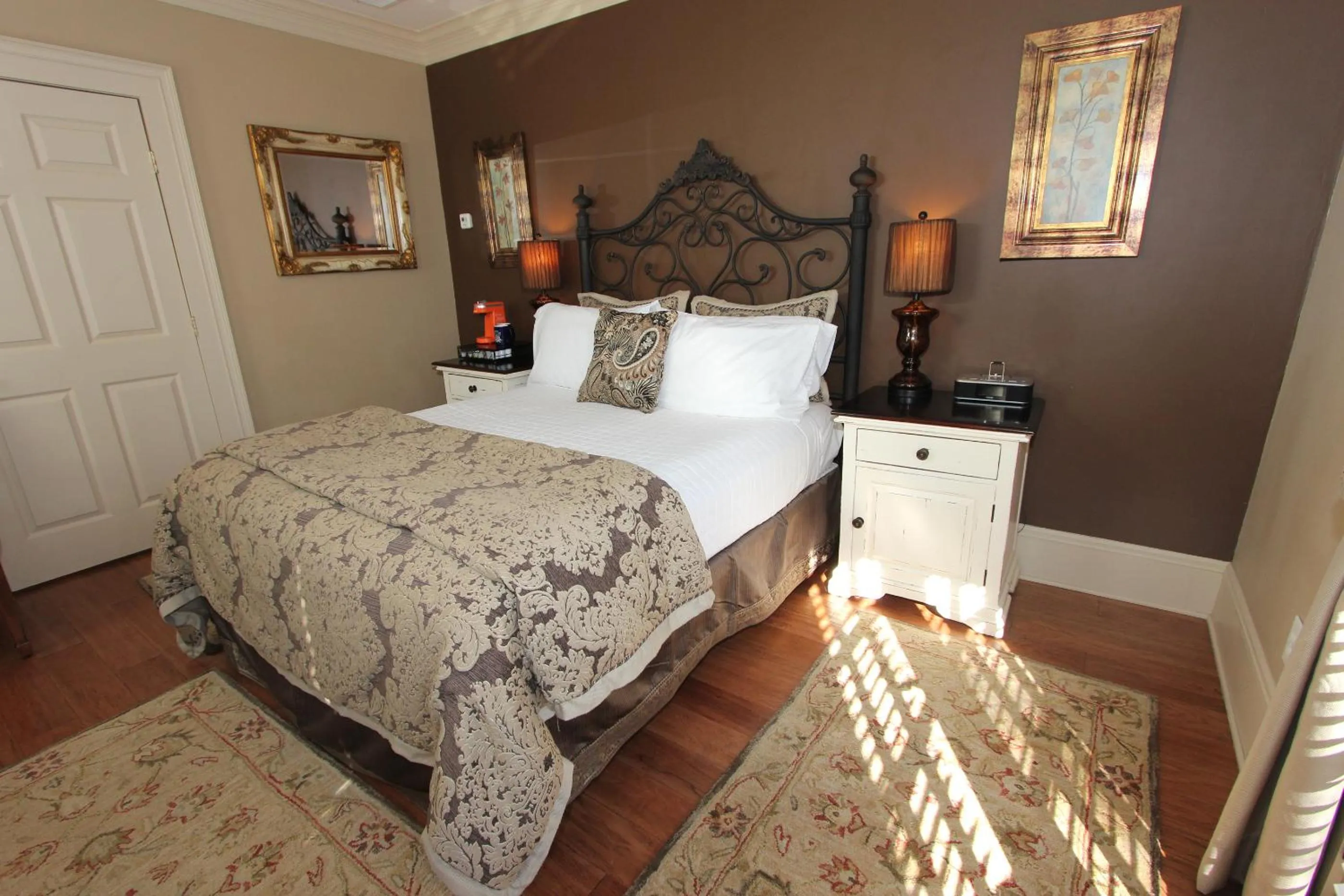 Photo of the whole room, Bed in Bayfront Westcott House Bed & Breakfast