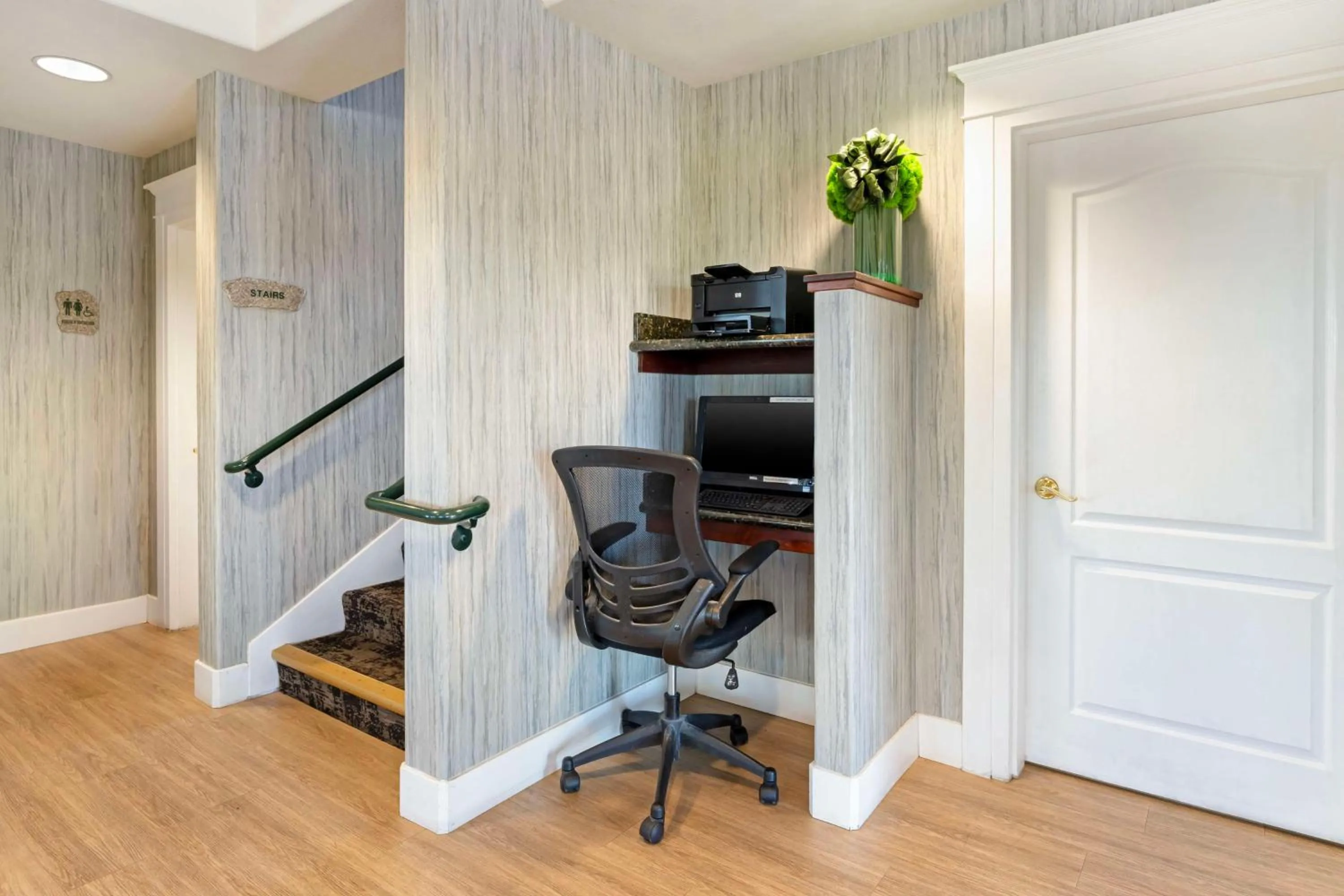 Business facilities in Best Western Cedar Inn & Suites