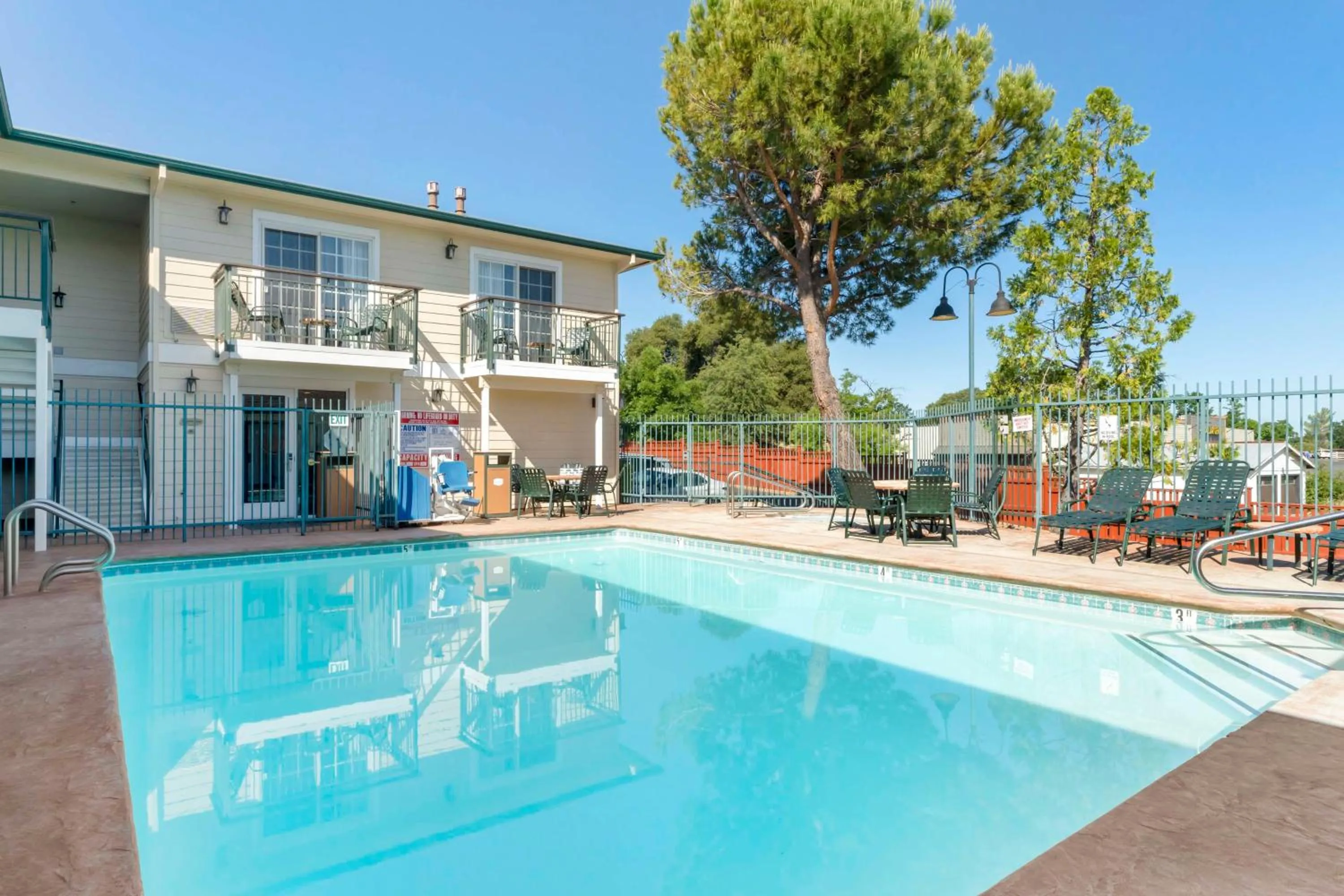 Pool view in Best Western Cedar Inn & Suites