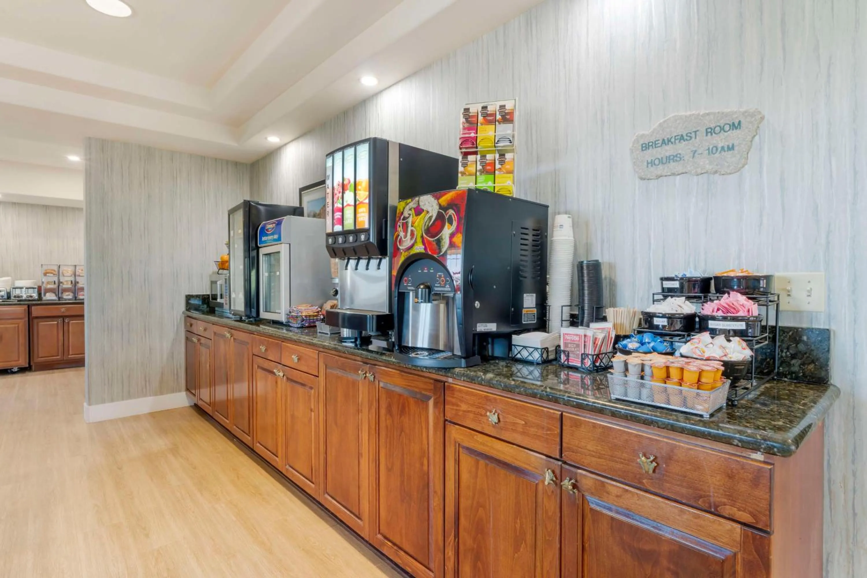 Breakfast in Best Western Cedar Inn & Suites