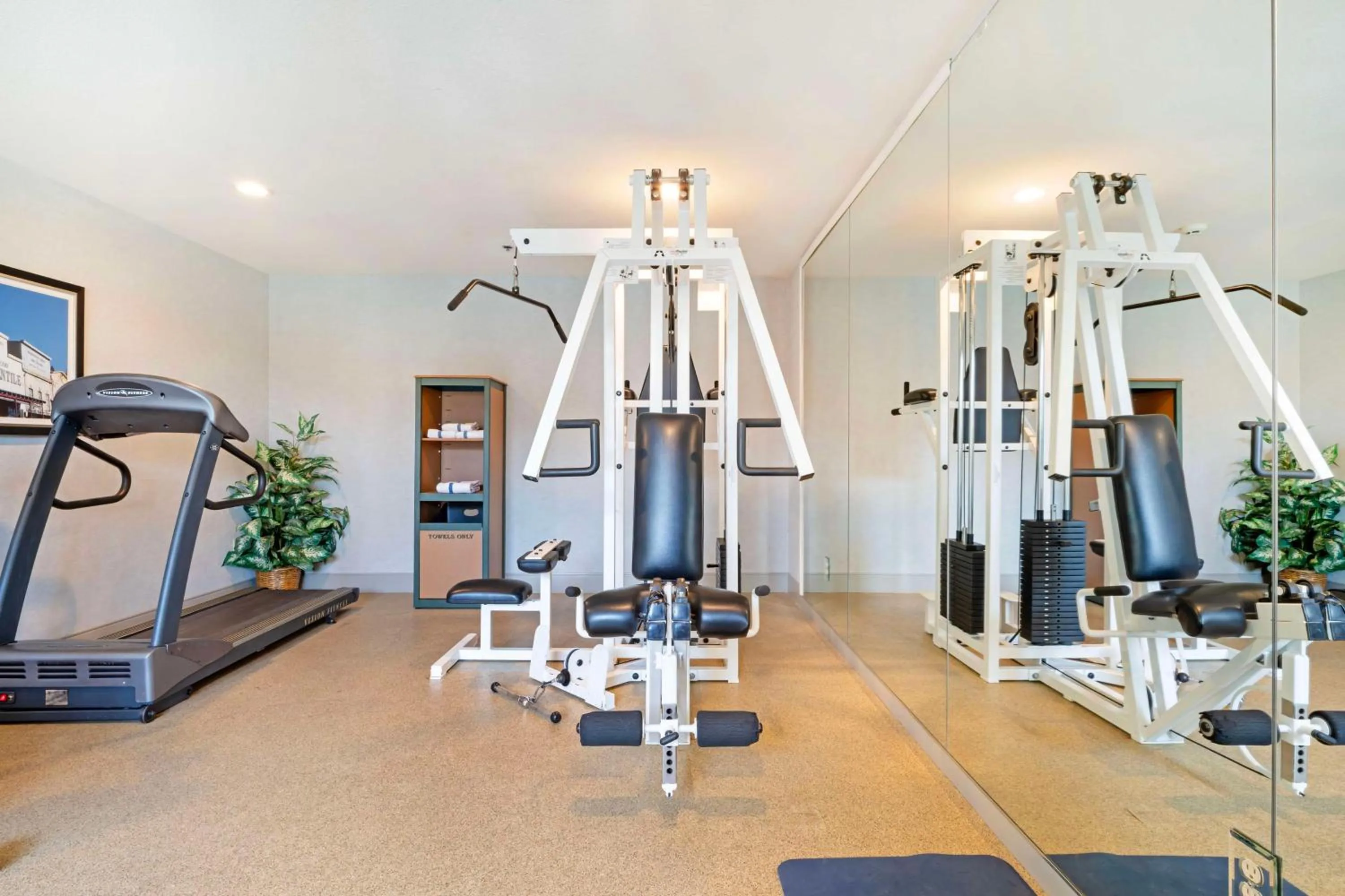 Fitness centre/facilities in Best Western Cedar Inn & Suites