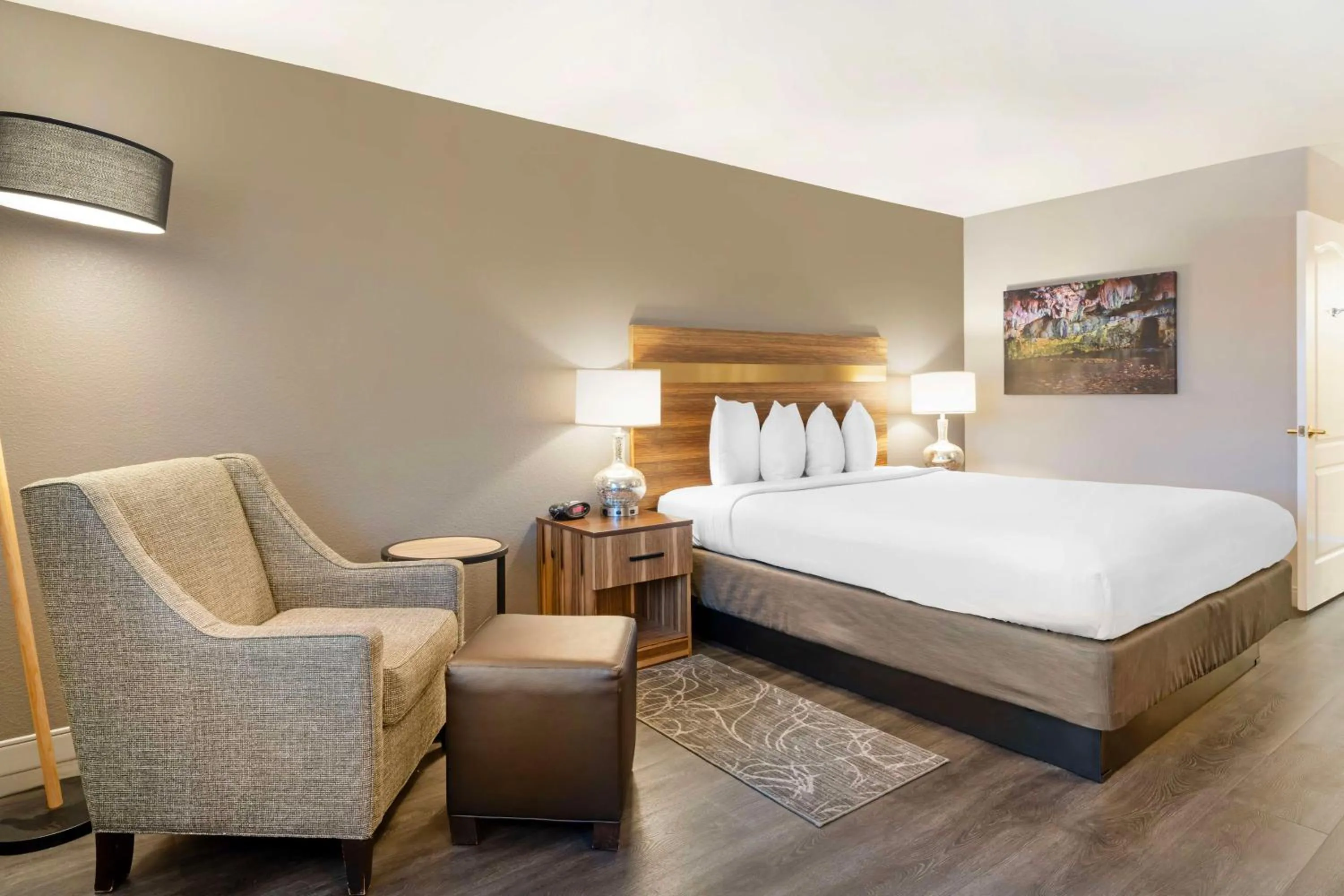 Bedroom, Bed in Best Western Cedar Inn & Suites
