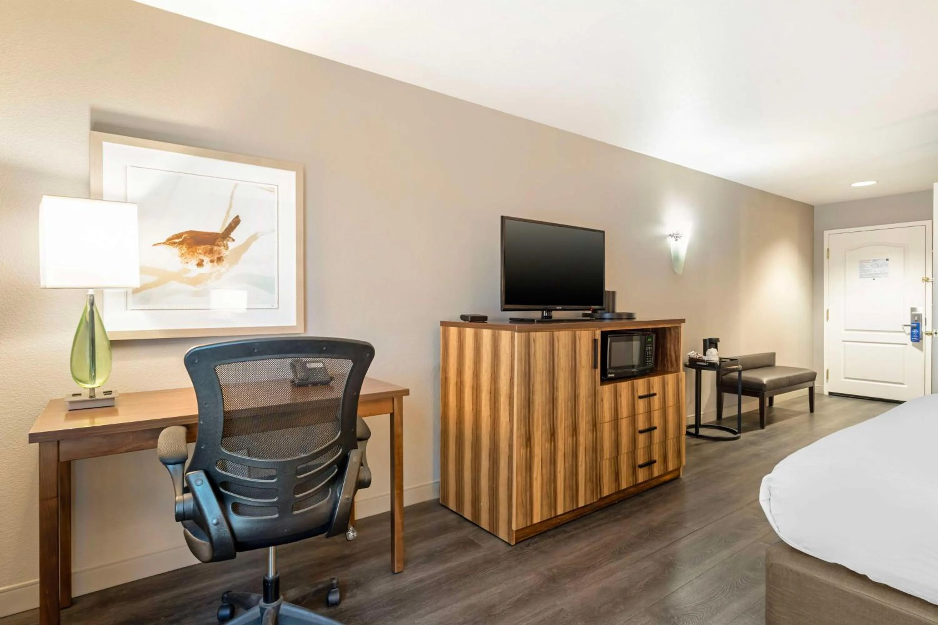 Bedroom, Bed in Best Western Cedar Inn & Suites