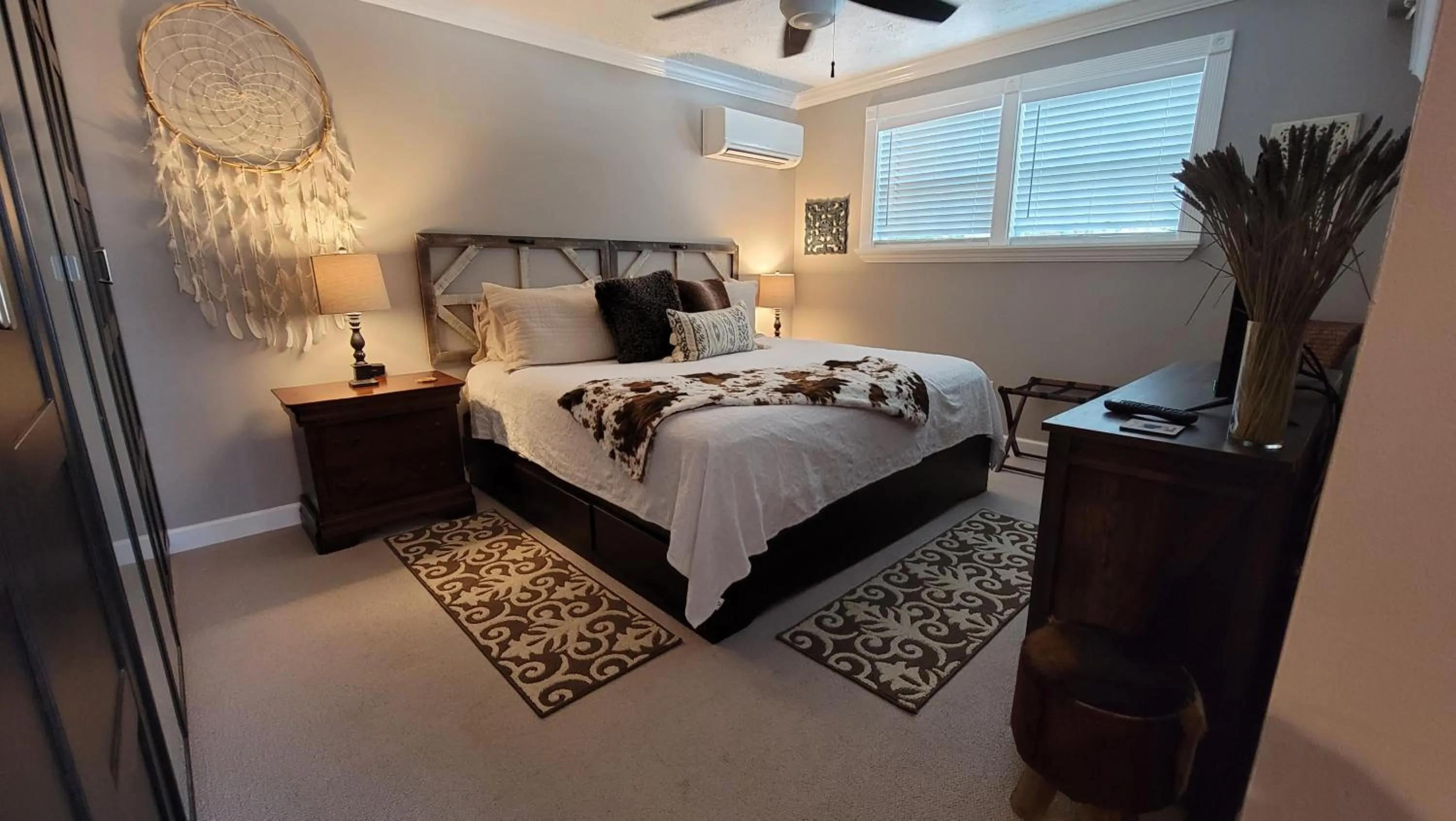 Bedroom, Bed in At Journey's End