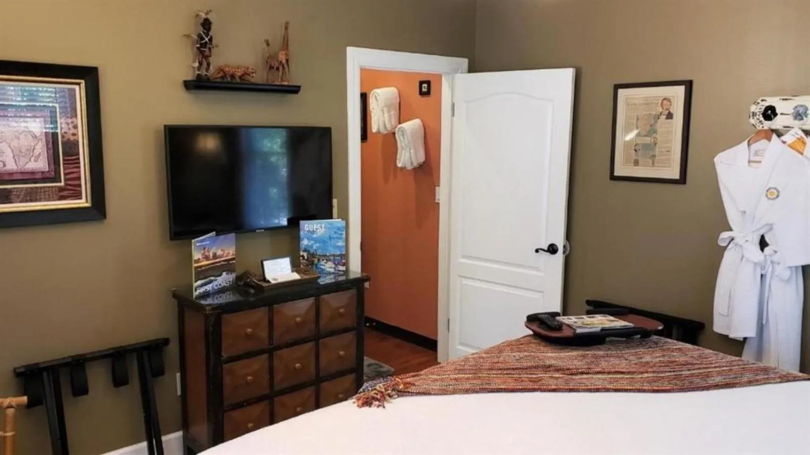 Bedroom, Bed in At Journey's End