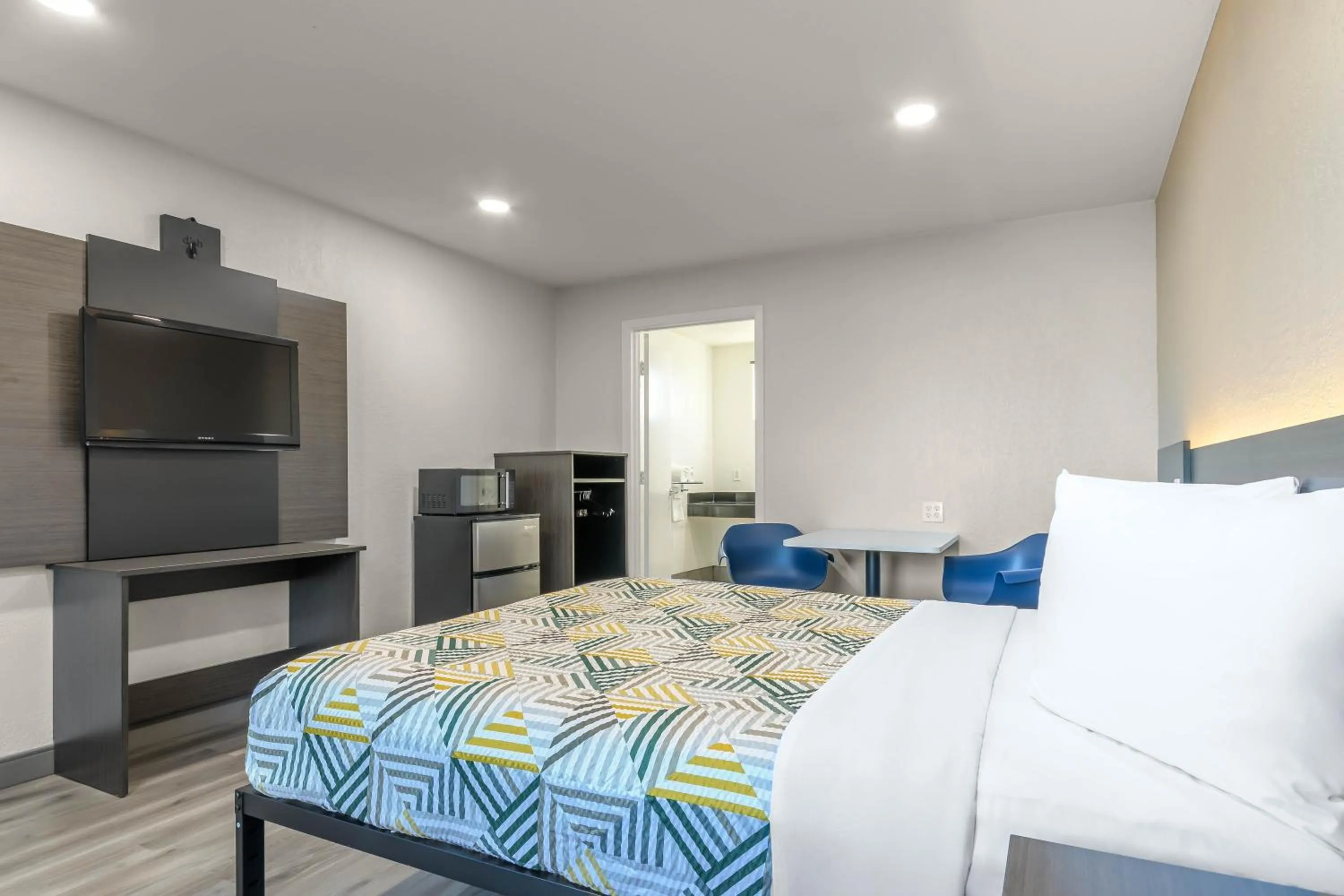 Bedroom, Bed in Motel 6-Willows, CA