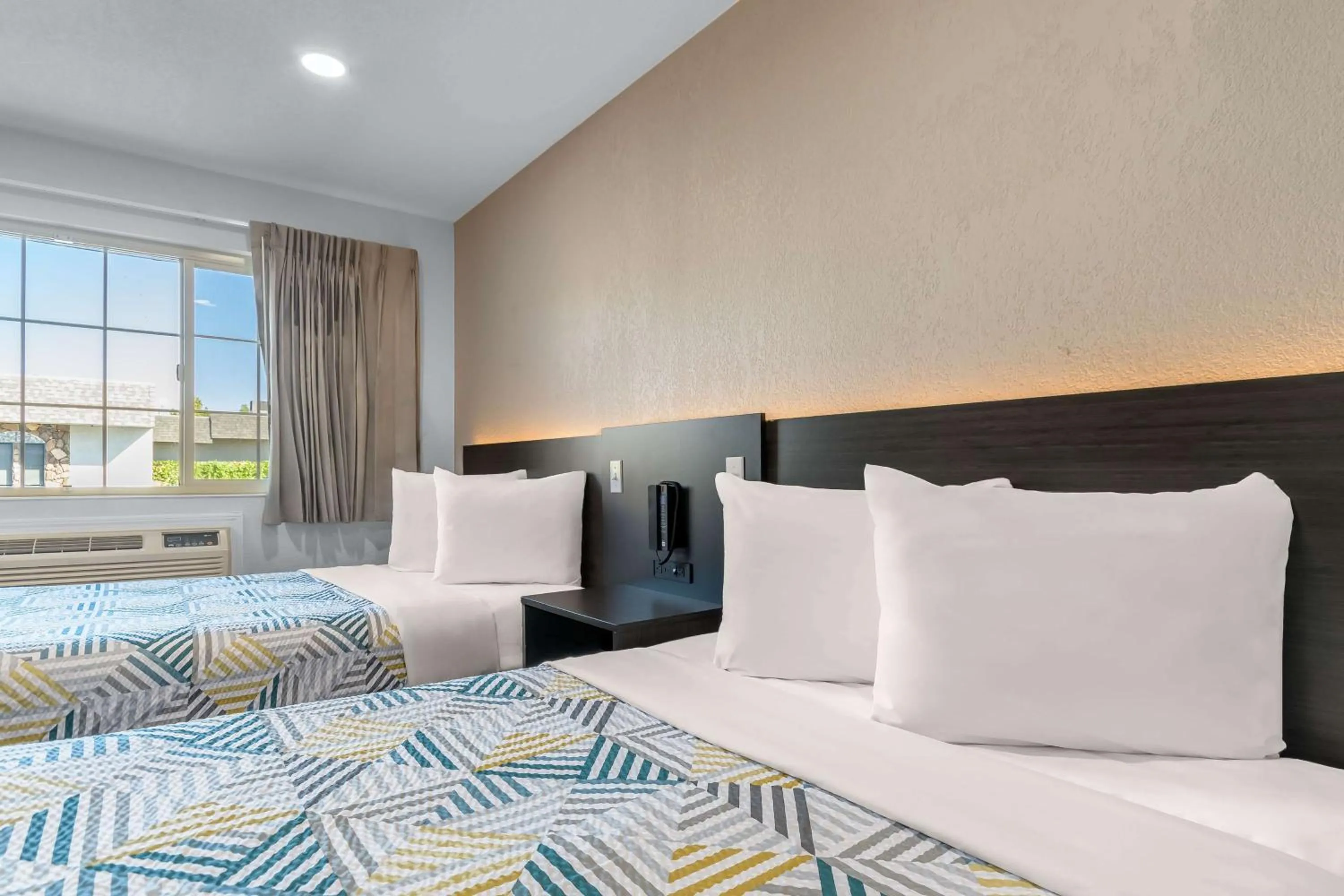 Bedroom, Bed in Motel 6-Willows, CA