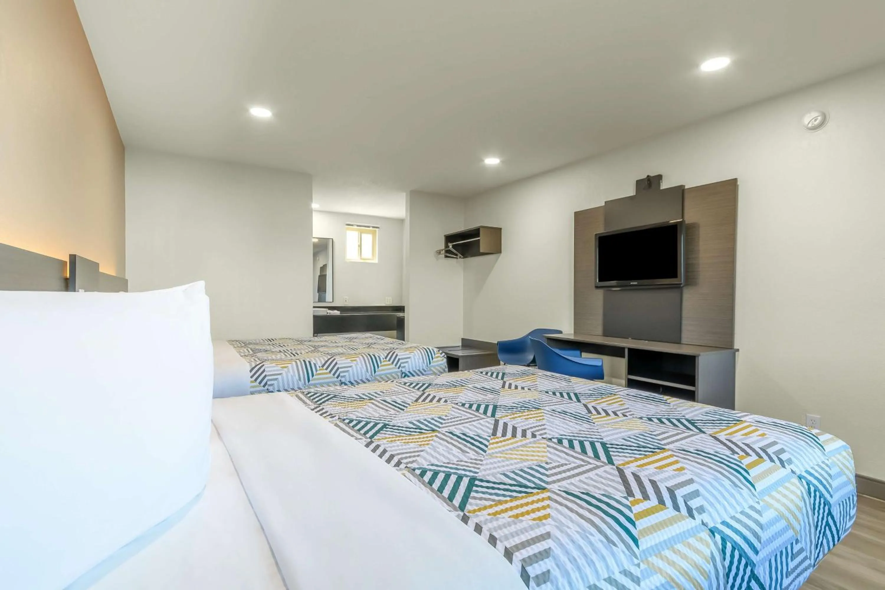 Bedroom, Bed in Motel 6-Willows, CA