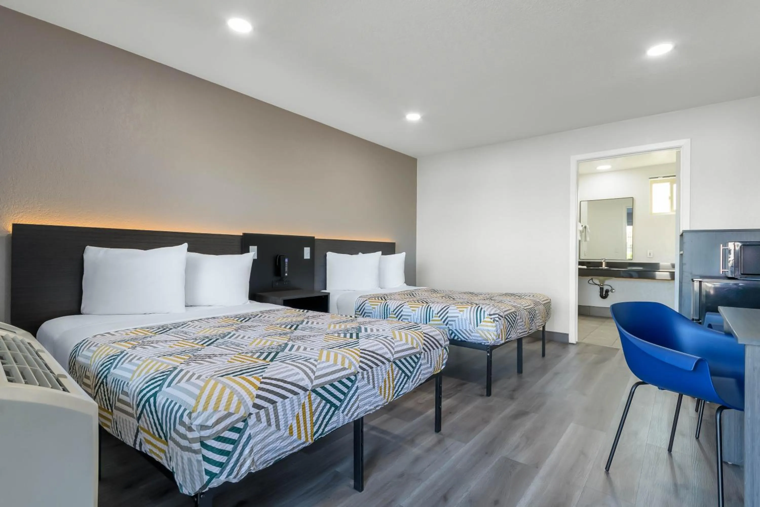 Bedroom, Bed in Motel 6-Willows, CA