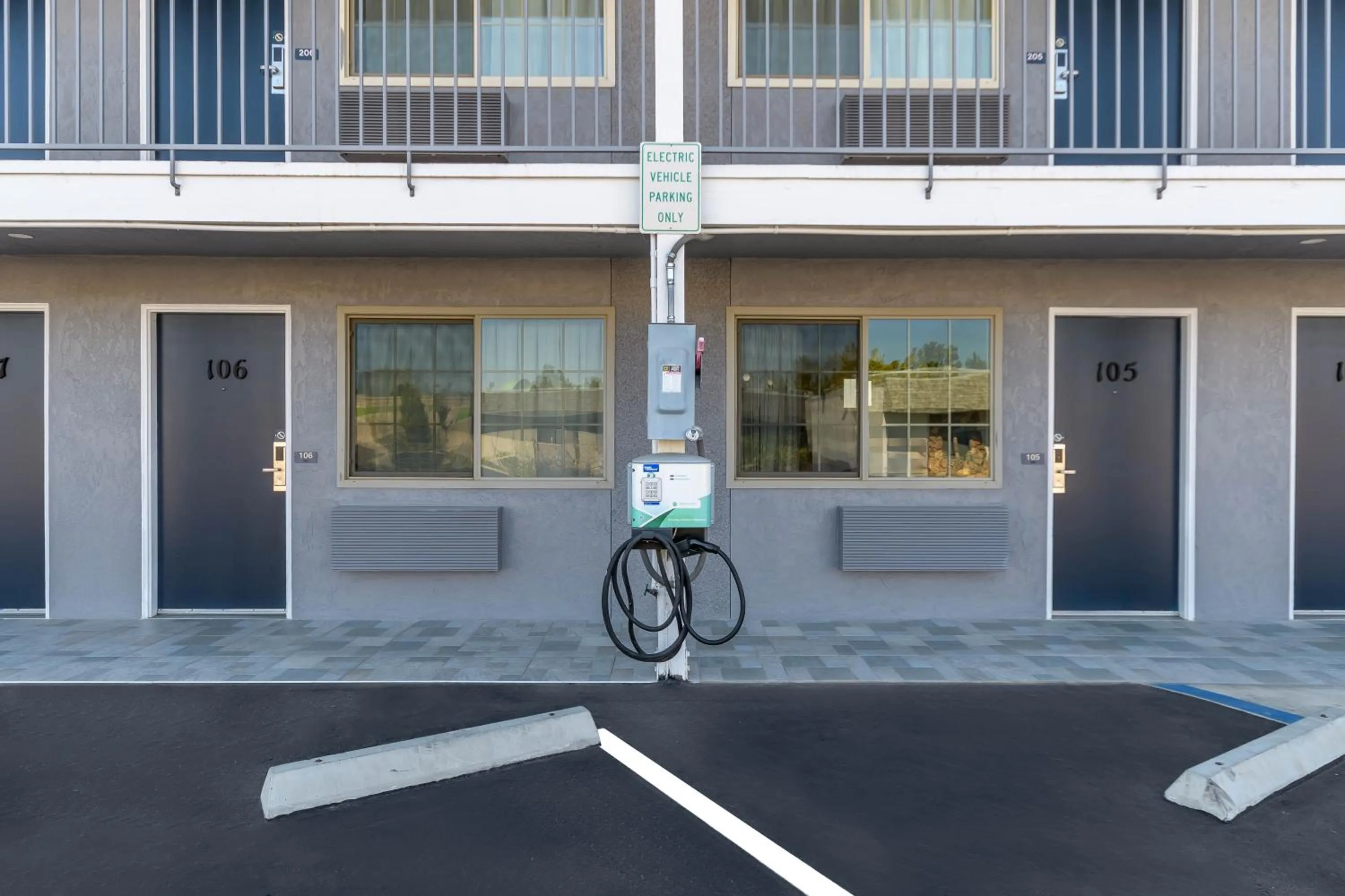 Property building in Motel 6-Willows, CA