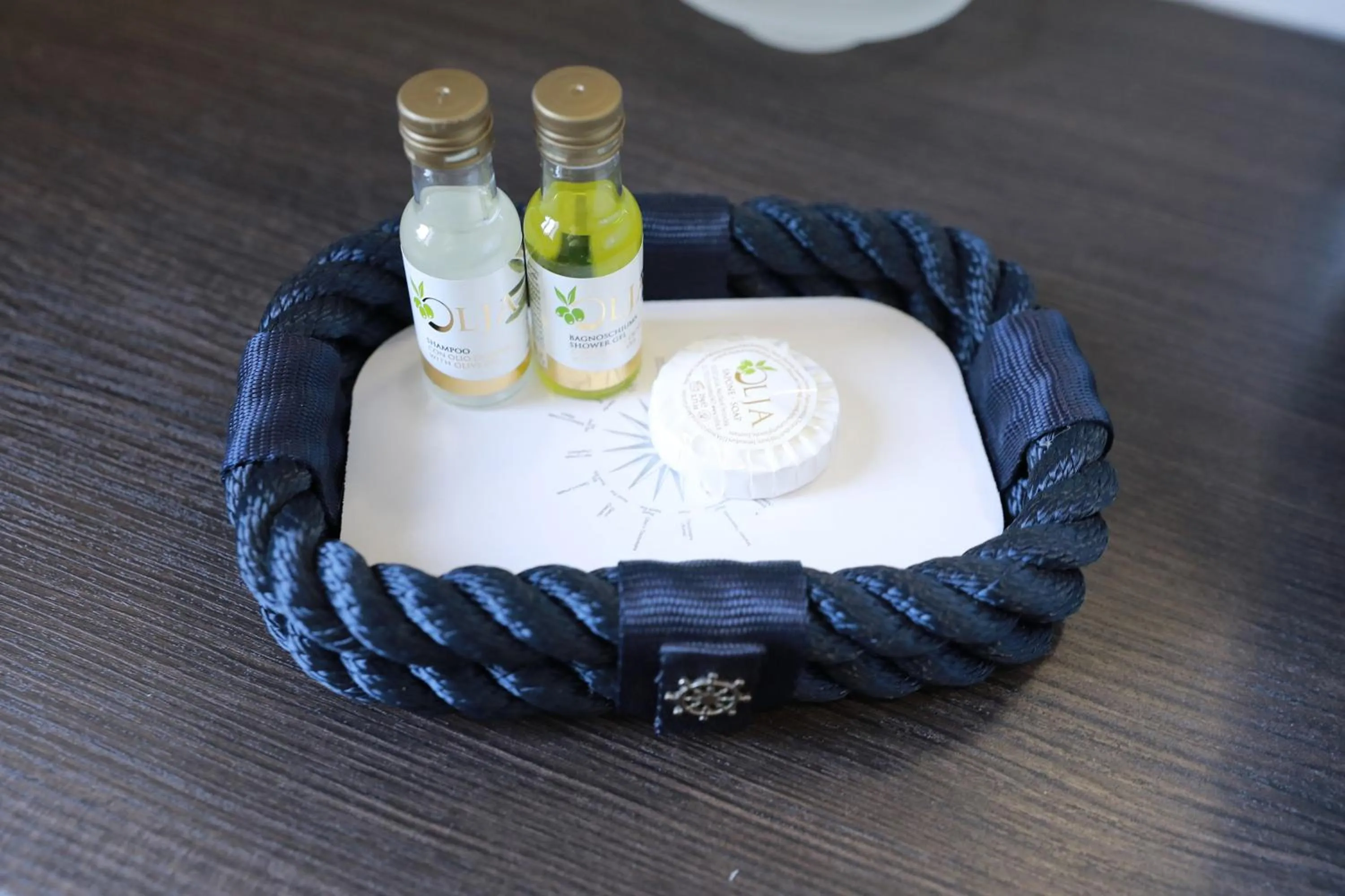 Decorative detail in Gli archi sul mare