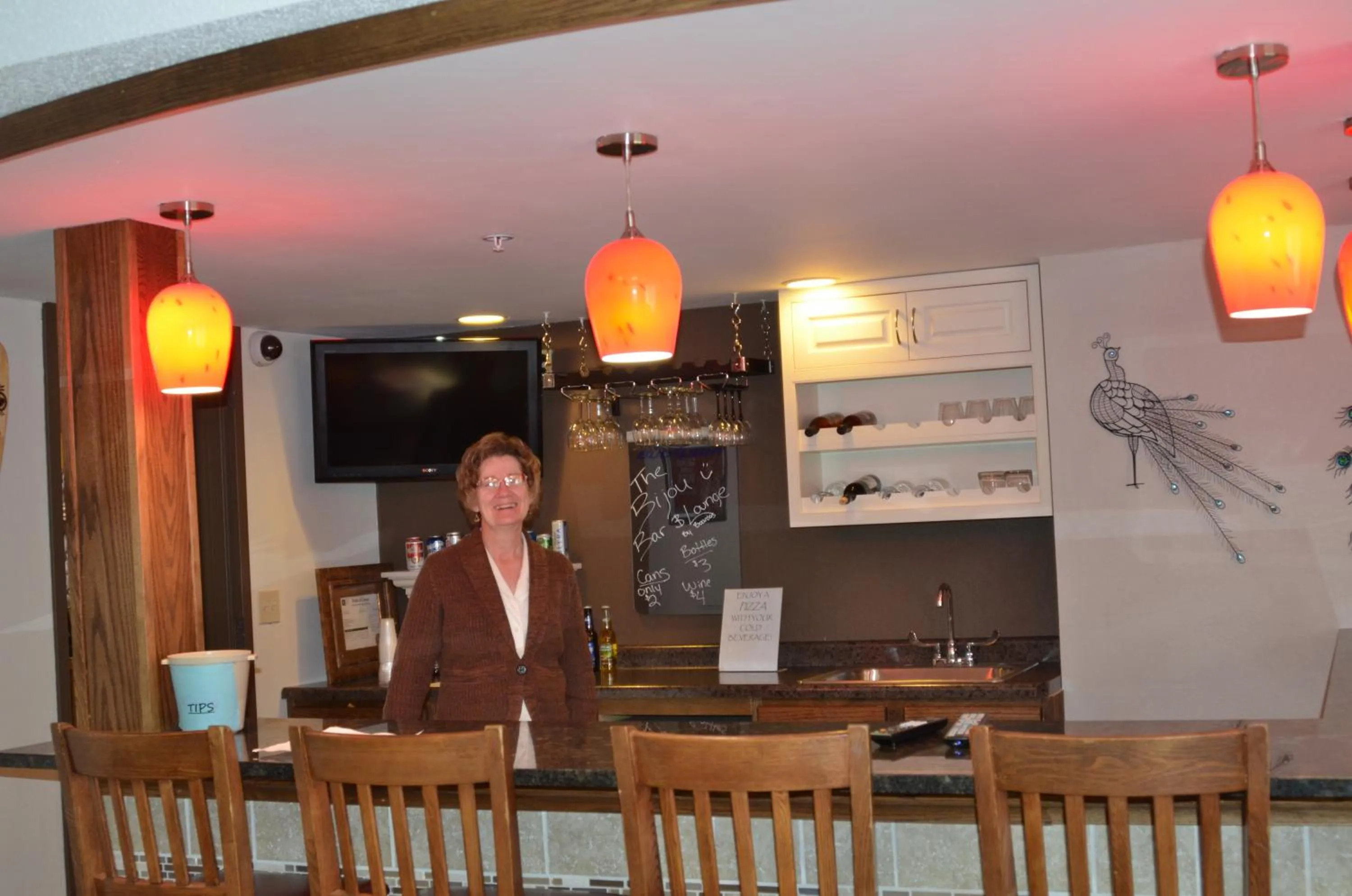 Lounge or bar in Boarders Inn and Suites by Cobblestone Hotels - Fayette