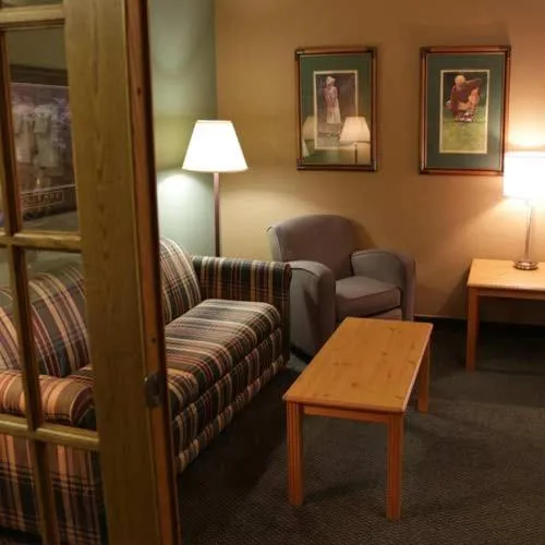 Living room in Boarders Inn and Suites by Cobblestone Hotels - Fayette