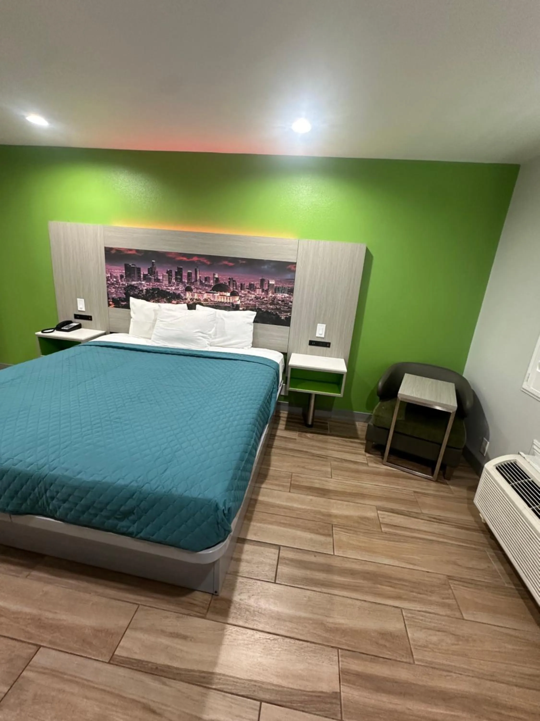 Bed in Garden Inn San Gabriel