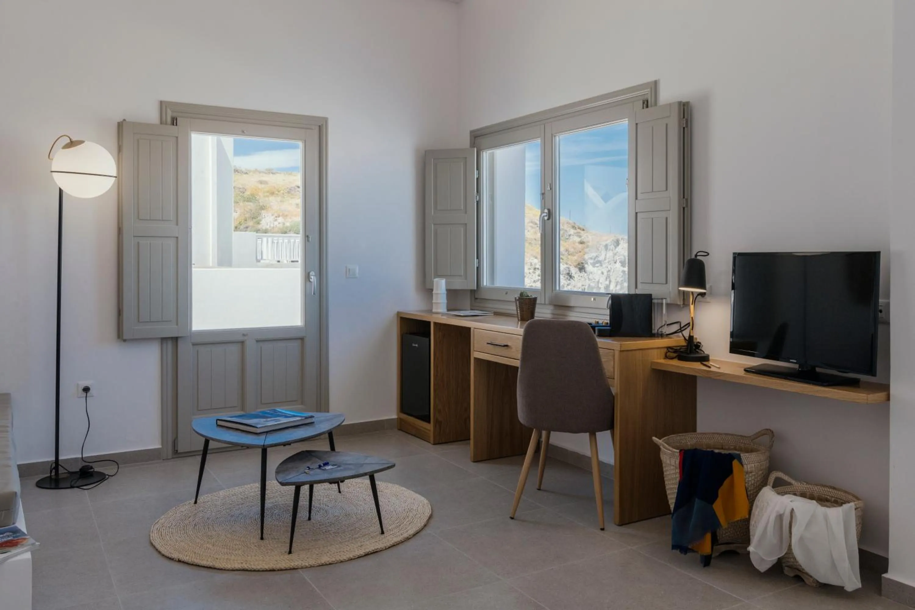 TV and multimedia in Symphony Suites Santorini