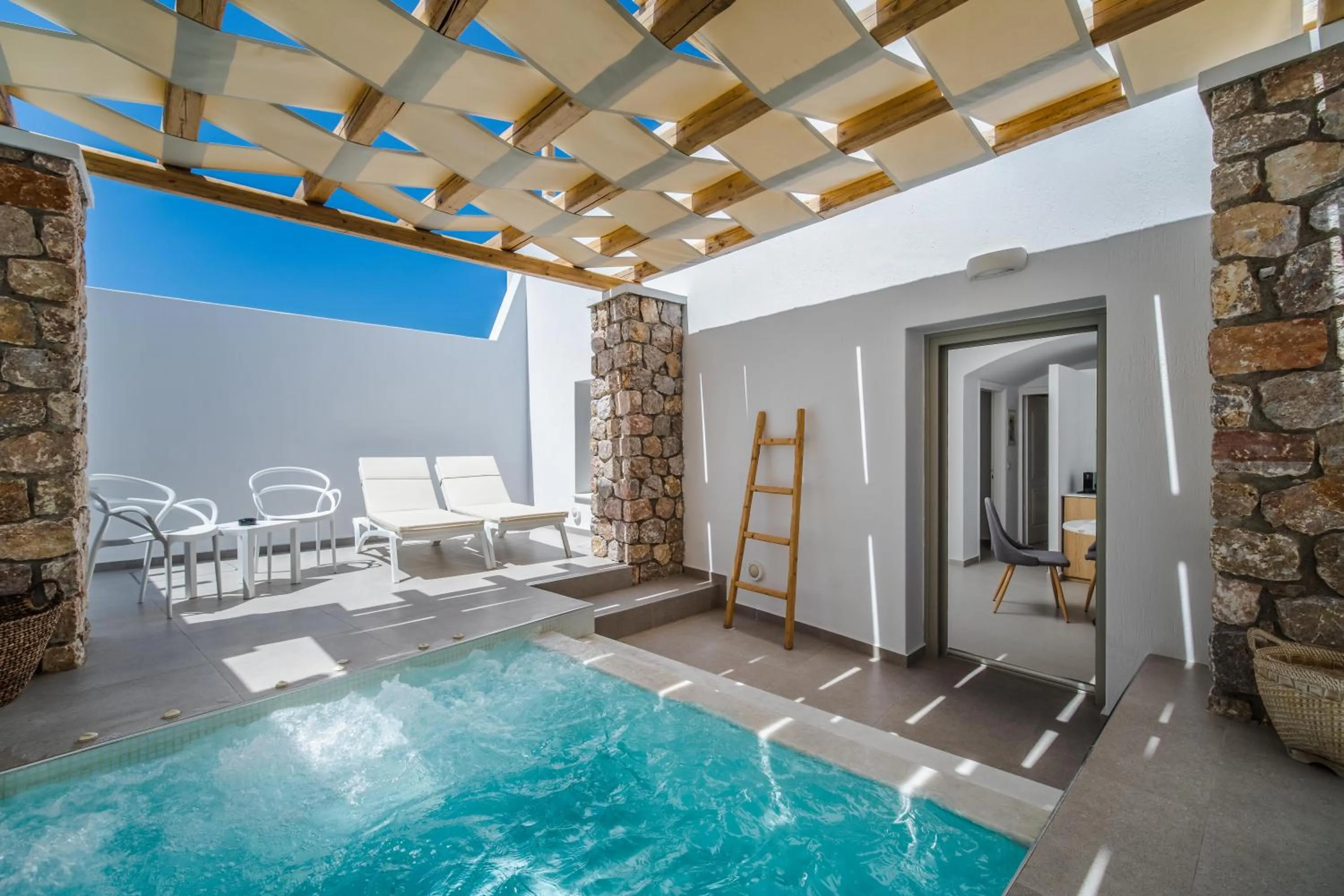 Hot Tub in Symphony Suites Santorini