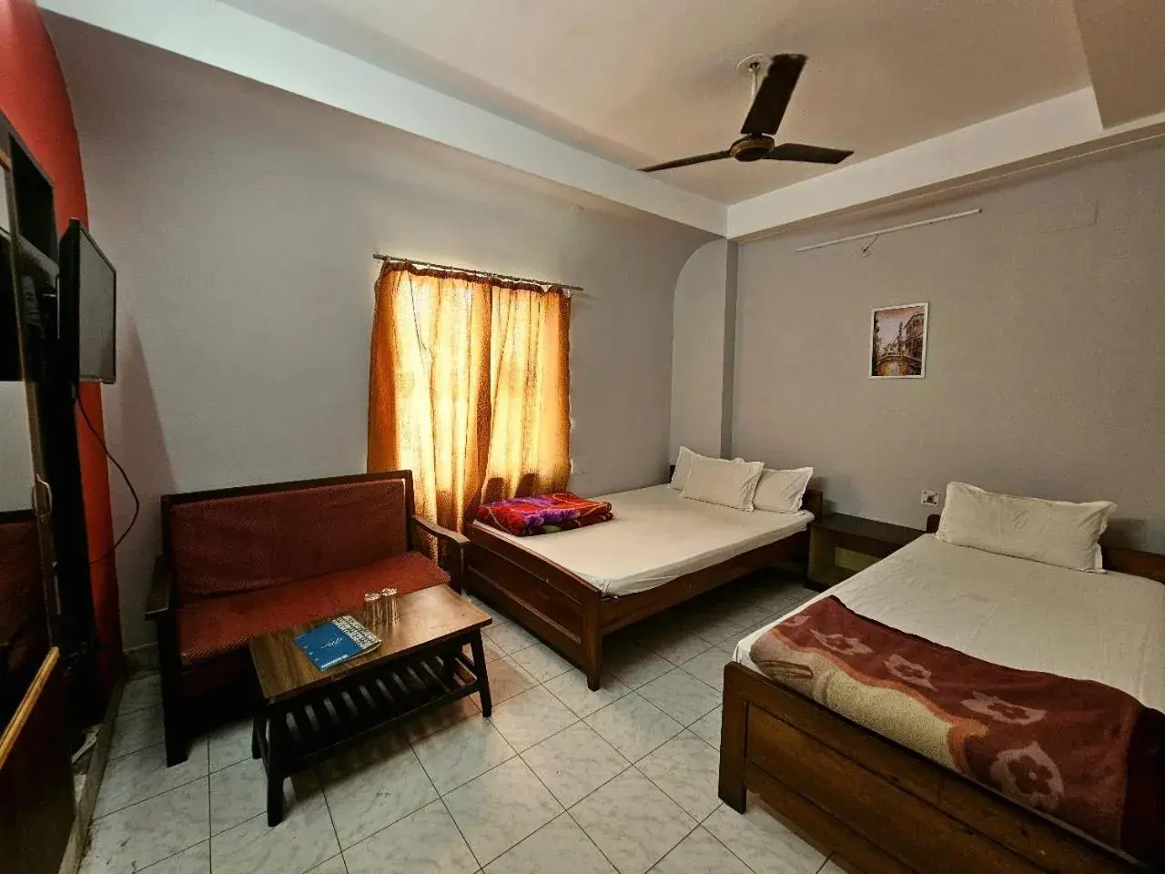 Budget Triple Room in Hotel Vishal Budget Triple Room in Hotel Vishal