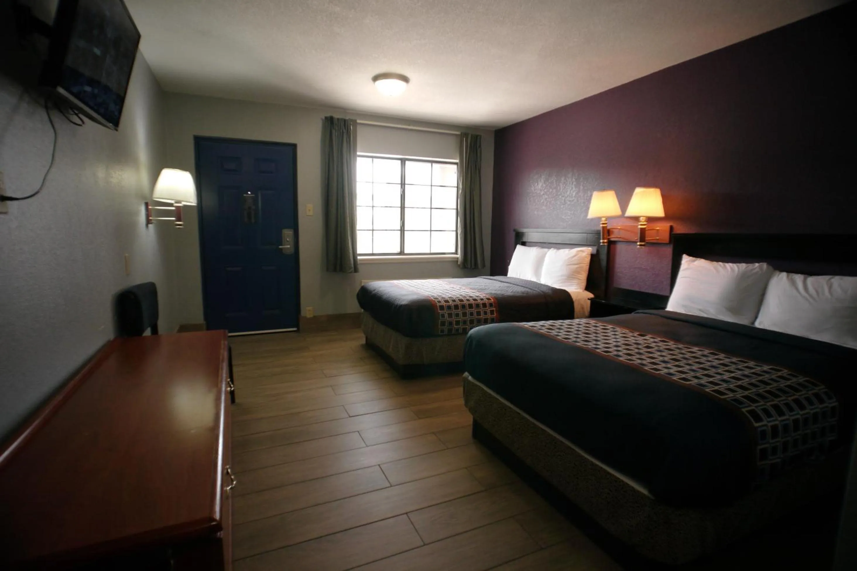 Bed in Texas Inn McAllen Airport