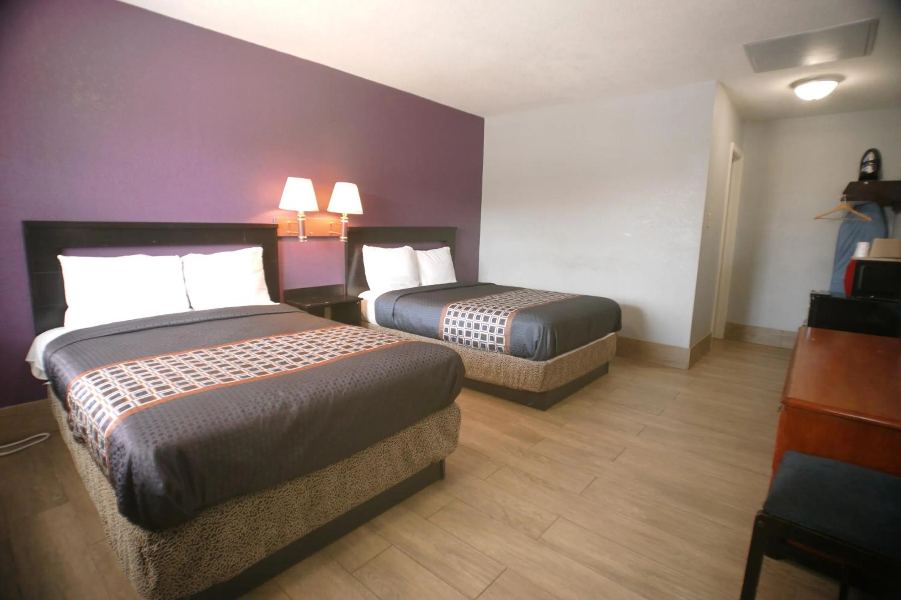 Bed in Texas Inn McAllen Airport