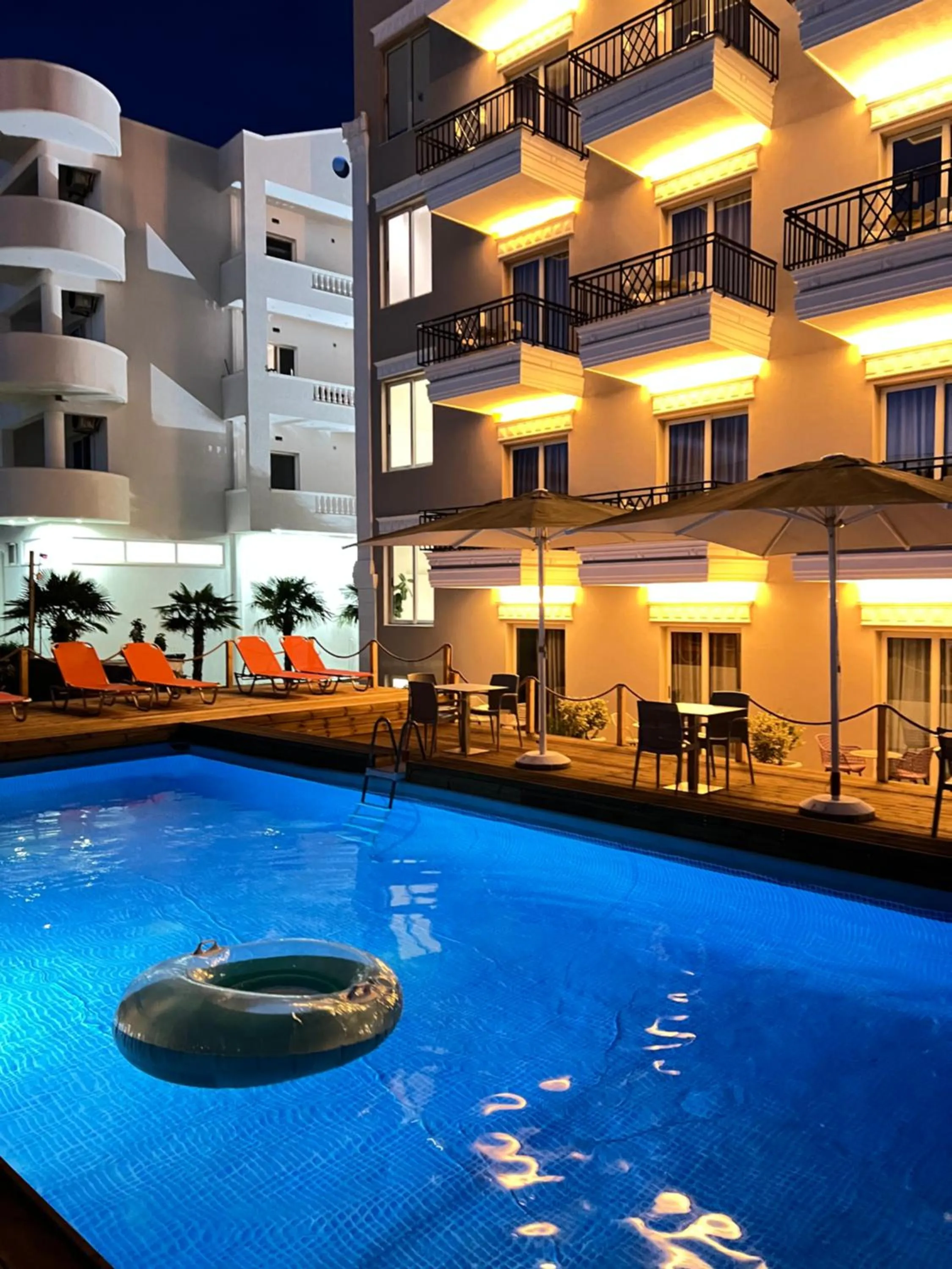 Swimming pool in CLASS Hotel