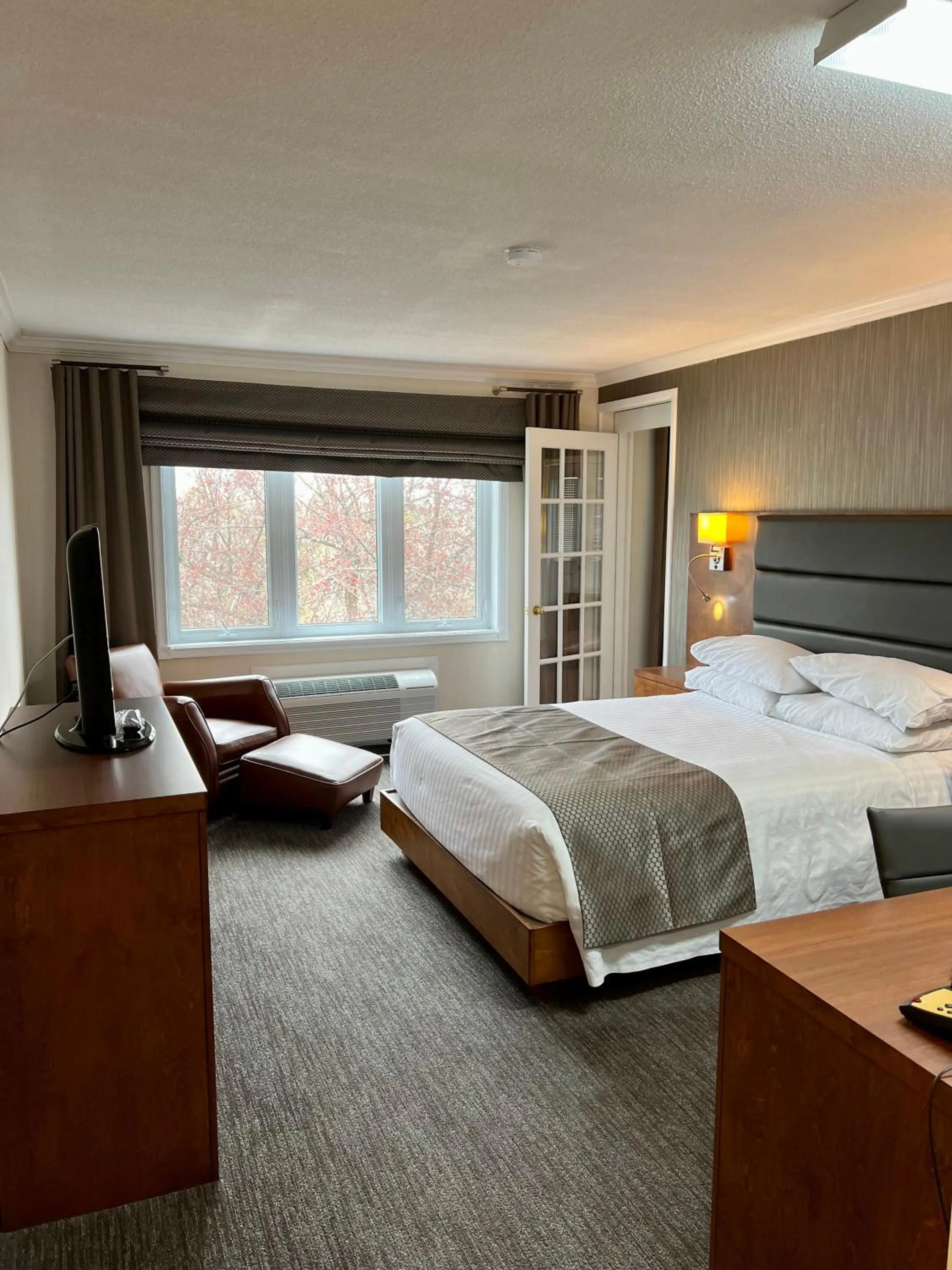 Photo of the whole room, Bed in Atlantic Host Hotel, Trademark Collection by Wyndham