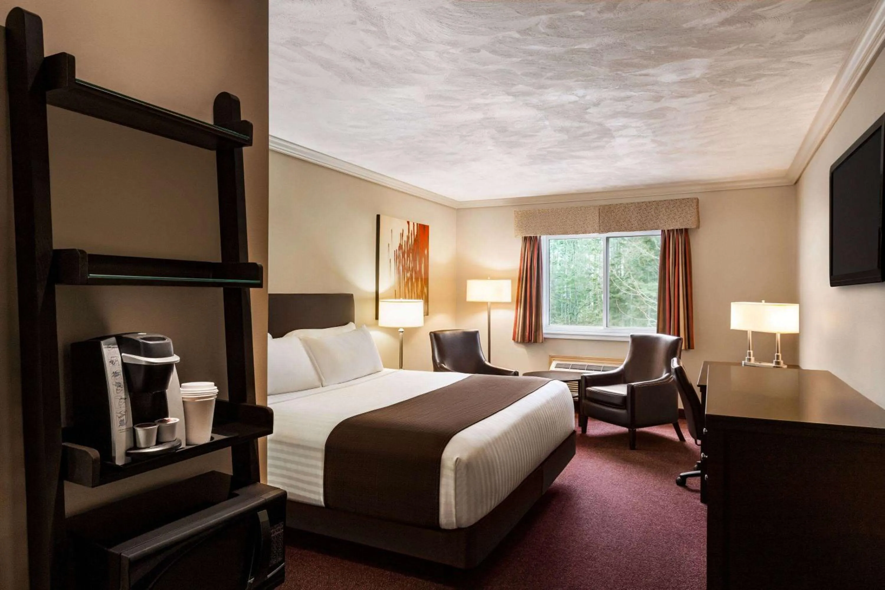 Photo of the whole room, Bed in Atlantic Host Hotel, Trademark Collection by Wyndham