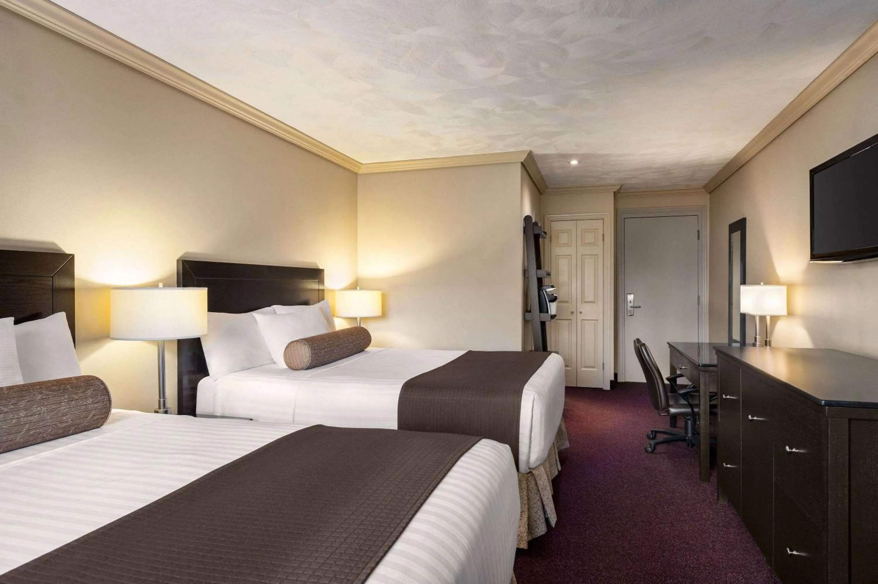 Photo of the whole room, Bed in Atlantic Host Hotel, Trademark Collection by Wyndham