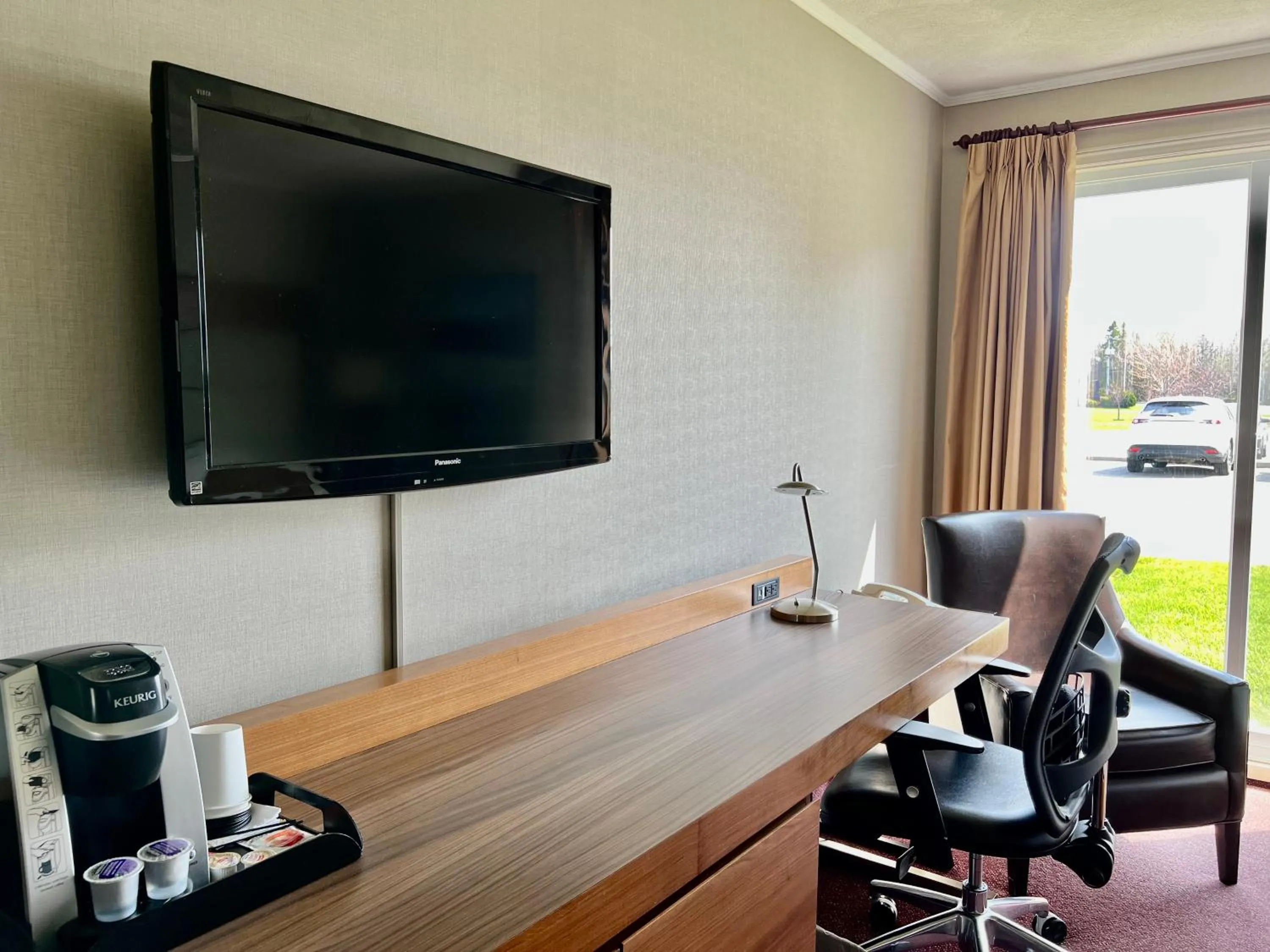 hair dresser in Atlantic Host Hotel, Trademark Collection by Wyndham