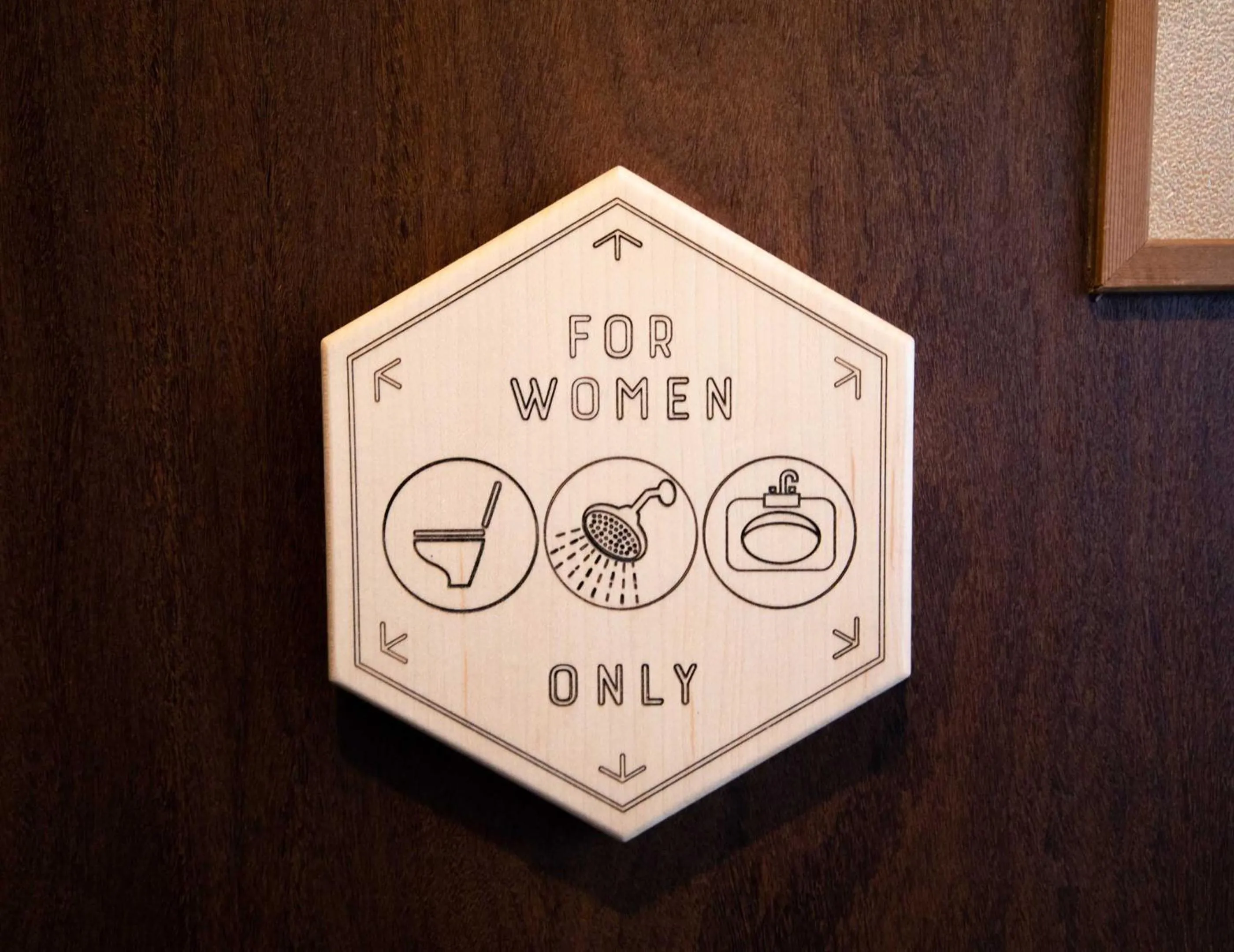 Property logo or sign in tune Hostel（ツネホステル館山）