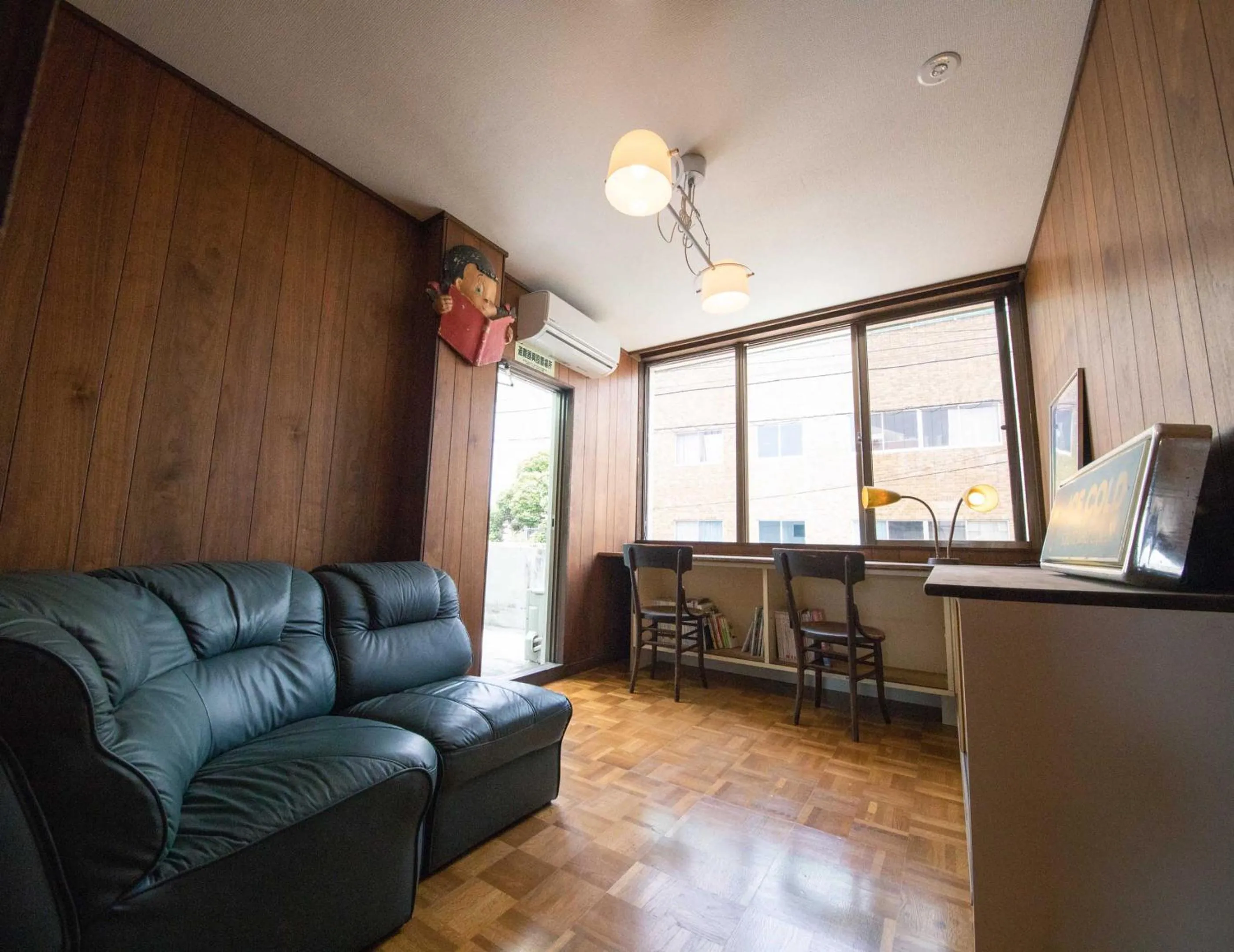 Dining area in tune Hostel（ツネホステル館山）