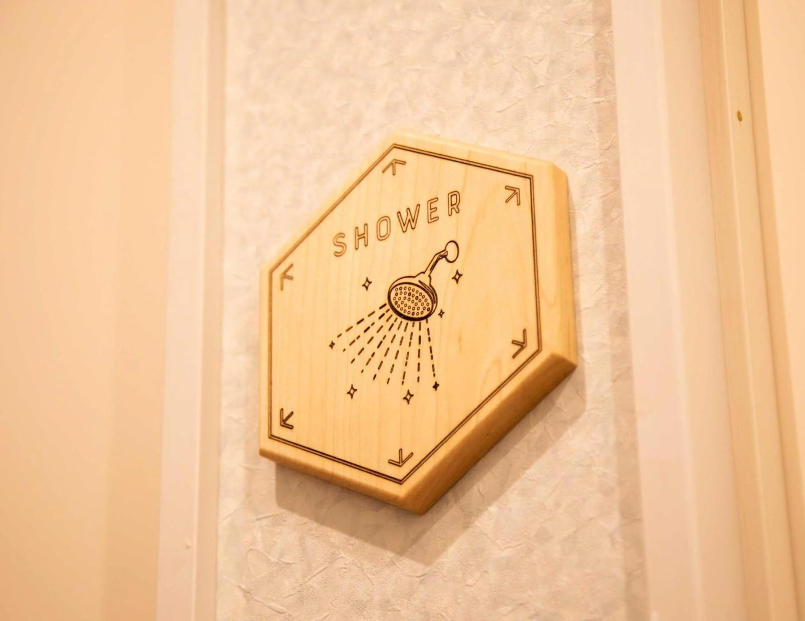 Property logo or sign in tune Hostel（ツネホステル館山）