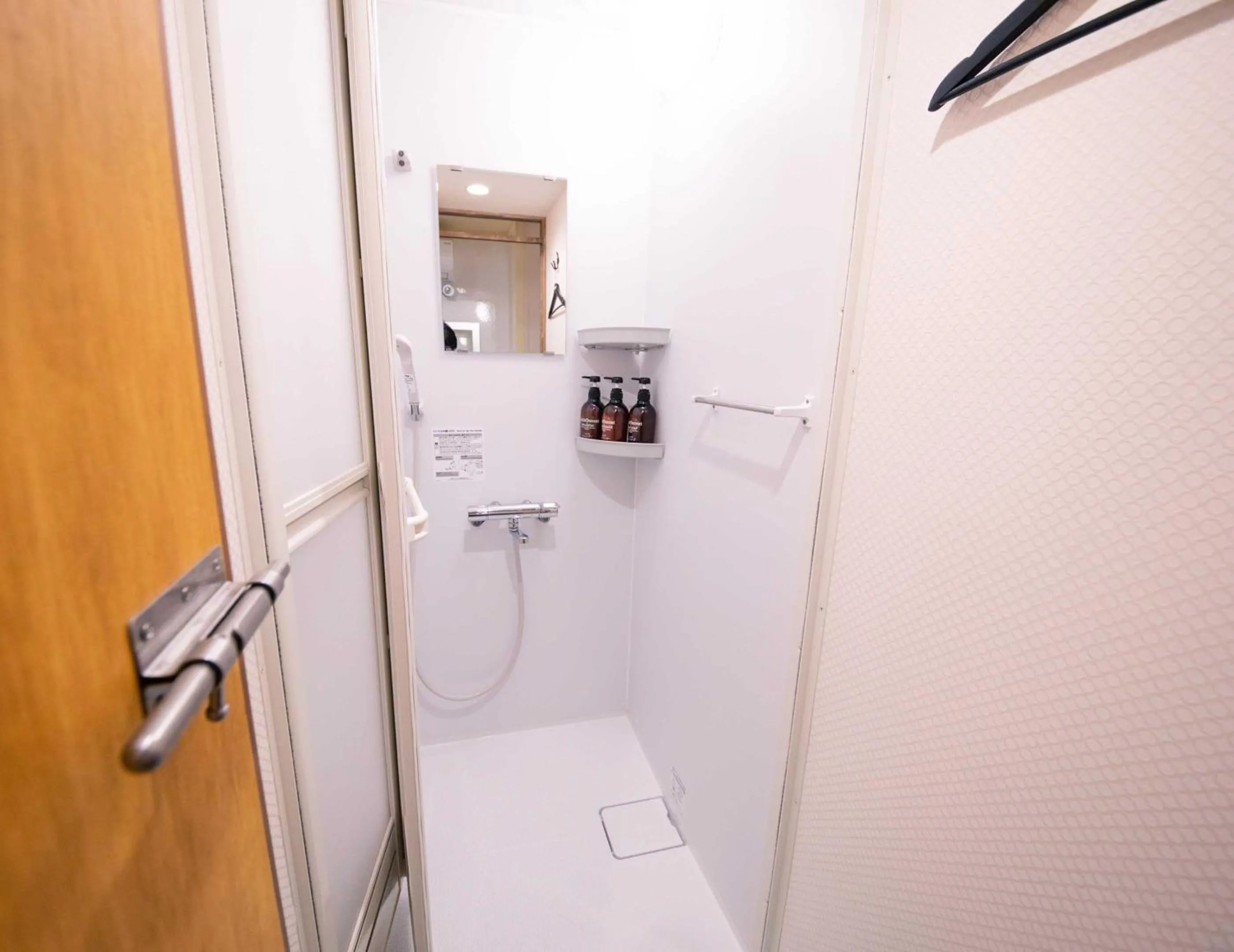 Shower in tune Hostel（ツネホステル館山）