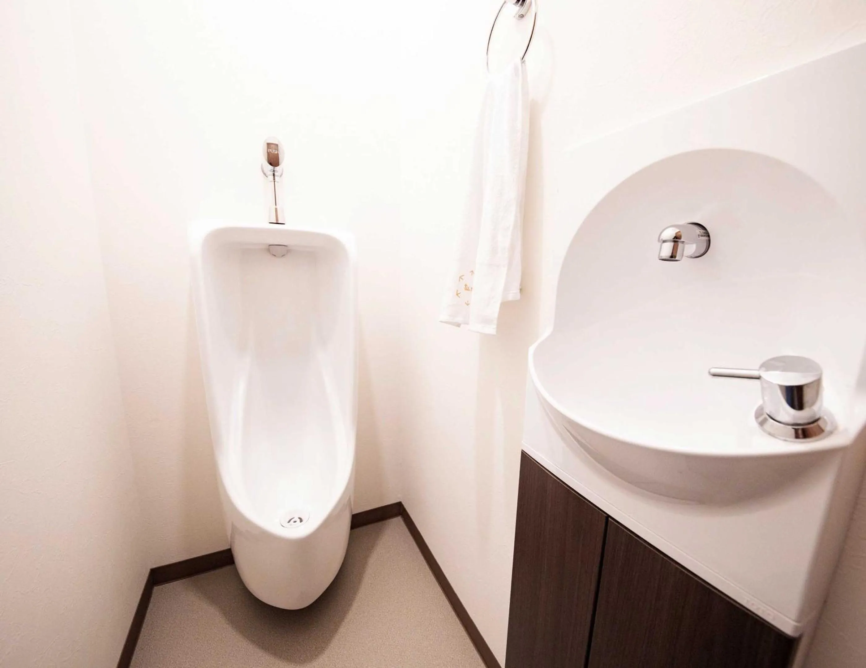 Toilet in tune Hostel（ツネホステル館山）