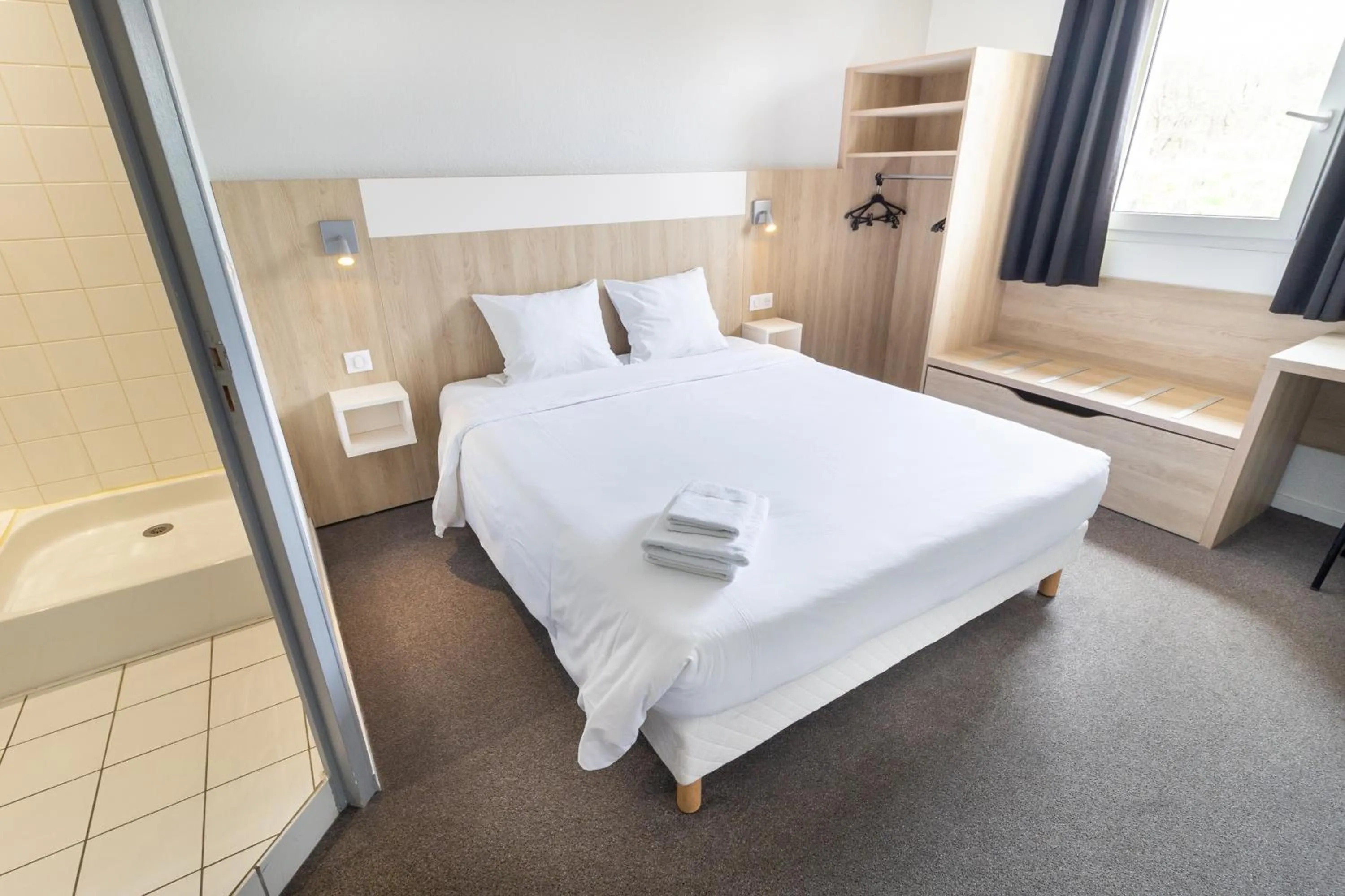 Bed in Kyriad Direct Auxerre - Appoigny