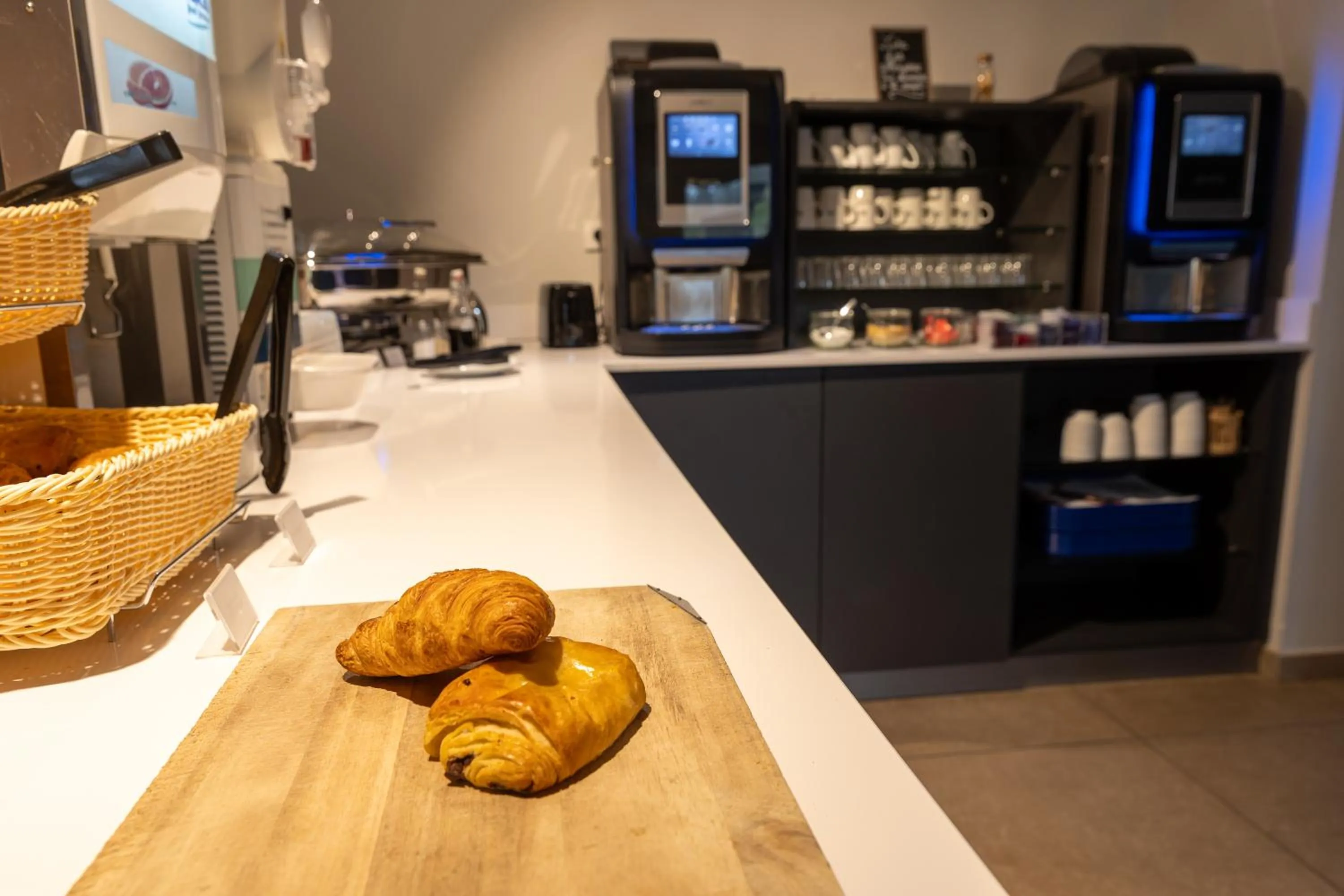 Food and drinks in Kyriad Direct Auxerre - Appoigny