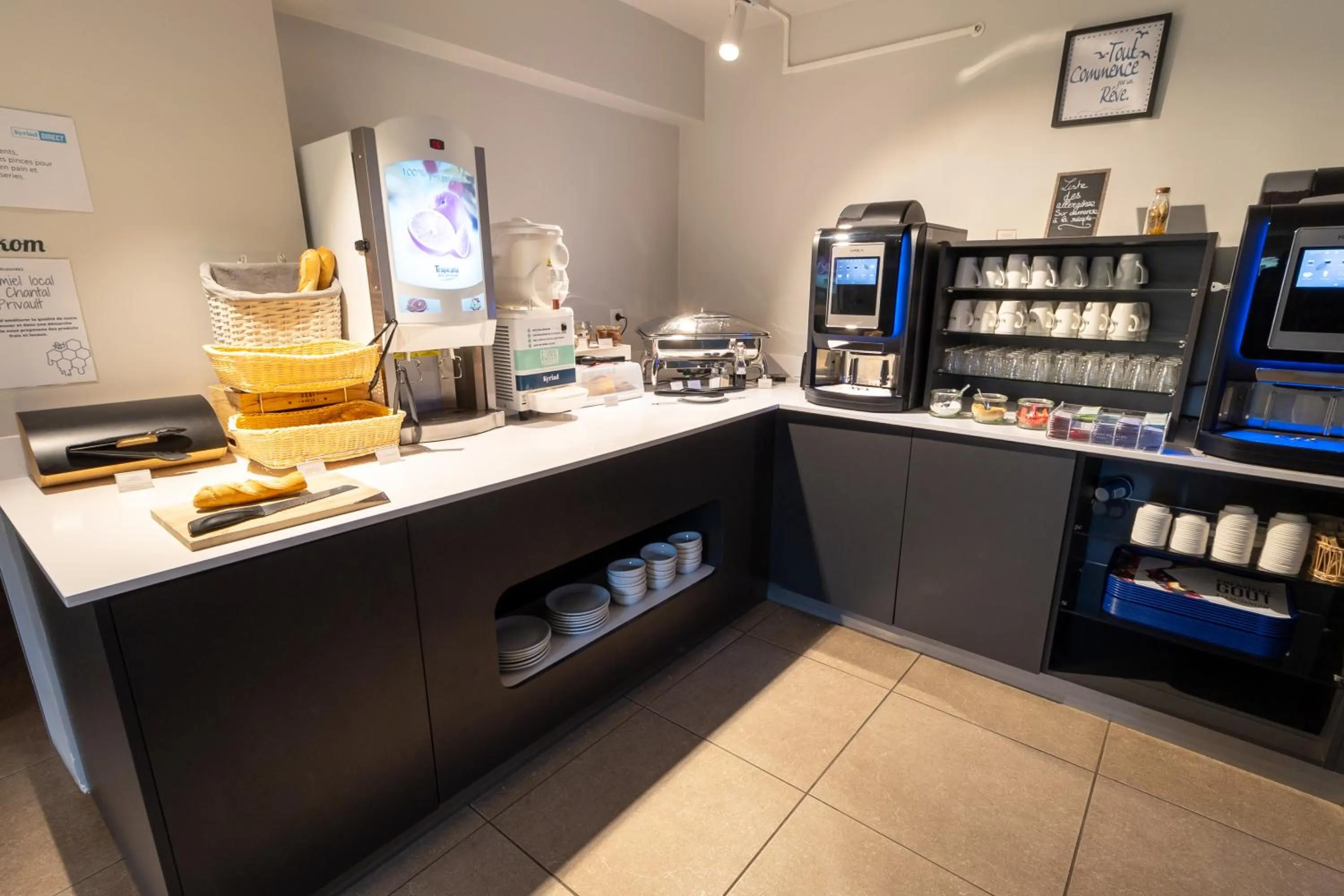 Food and drinks in Kyriad Direct Auxerre - Appoigny