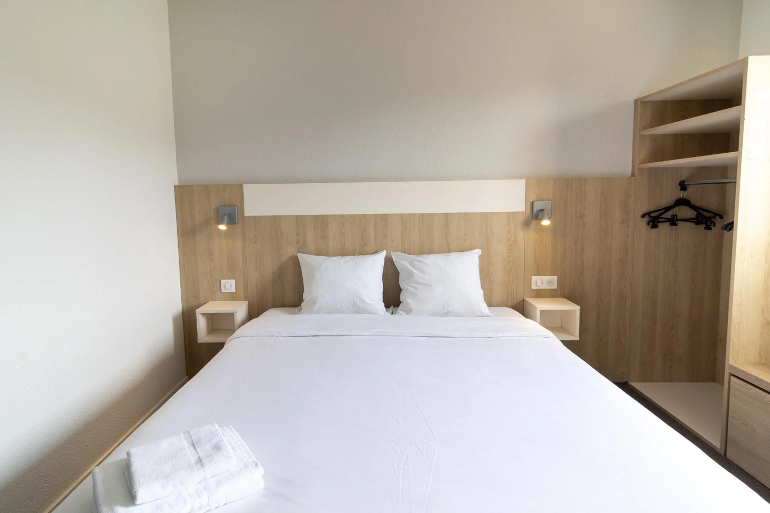 Bed in Kyriad Direct Auxerre - Appoigny