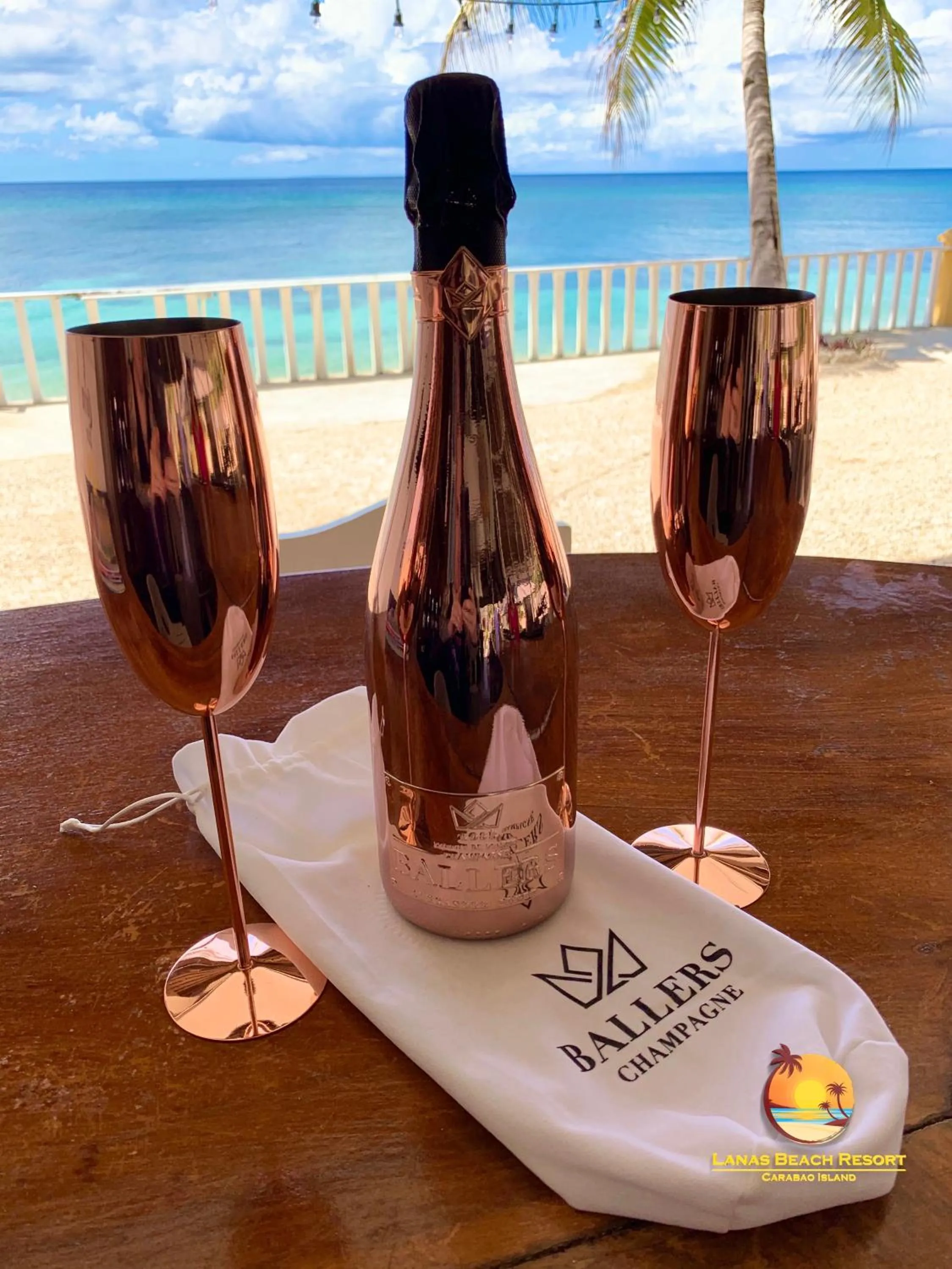 Drinks in Lanas Beach Resort Carabao Island