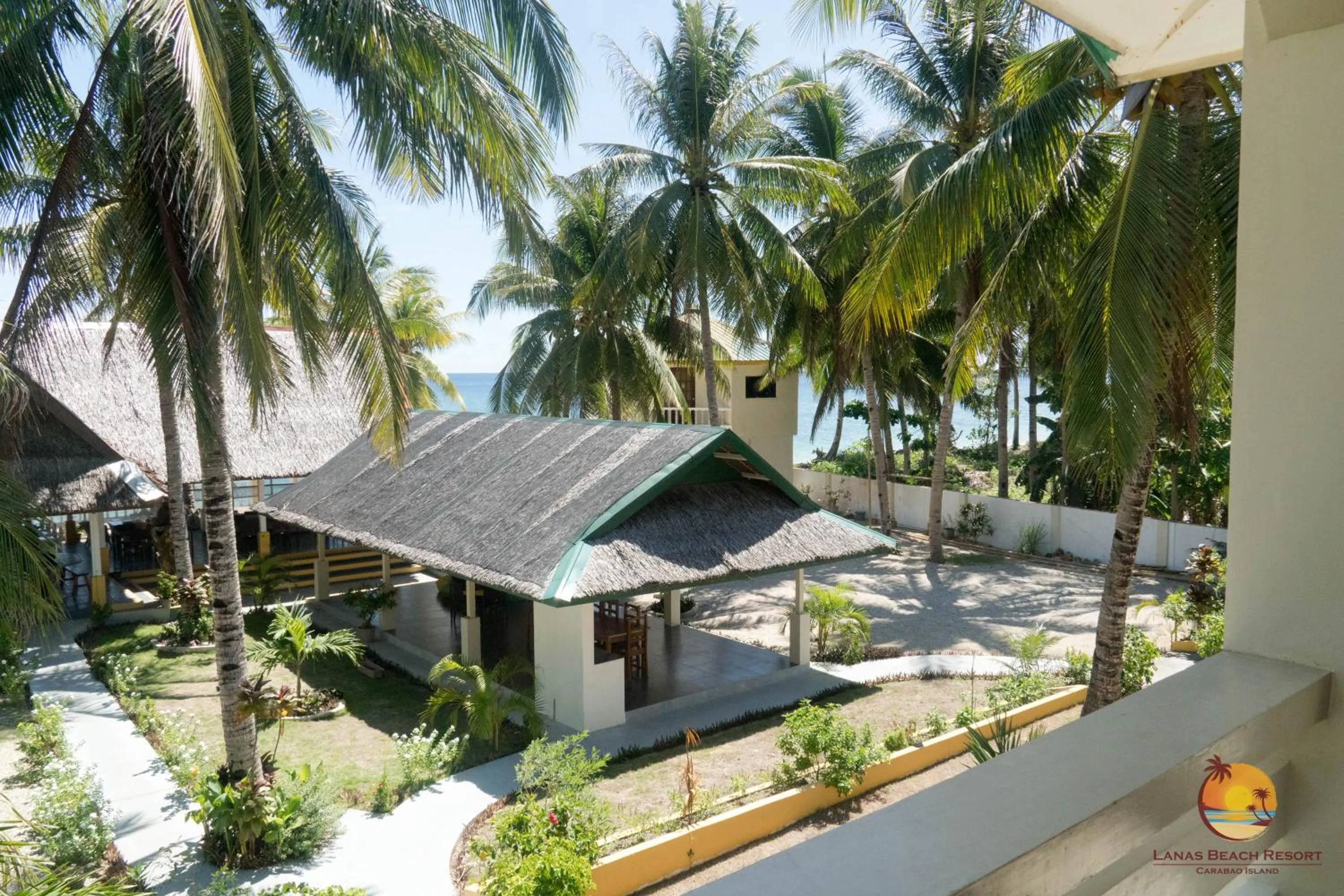 Facade/entrance in Lanas Beach Resort Carabao Island