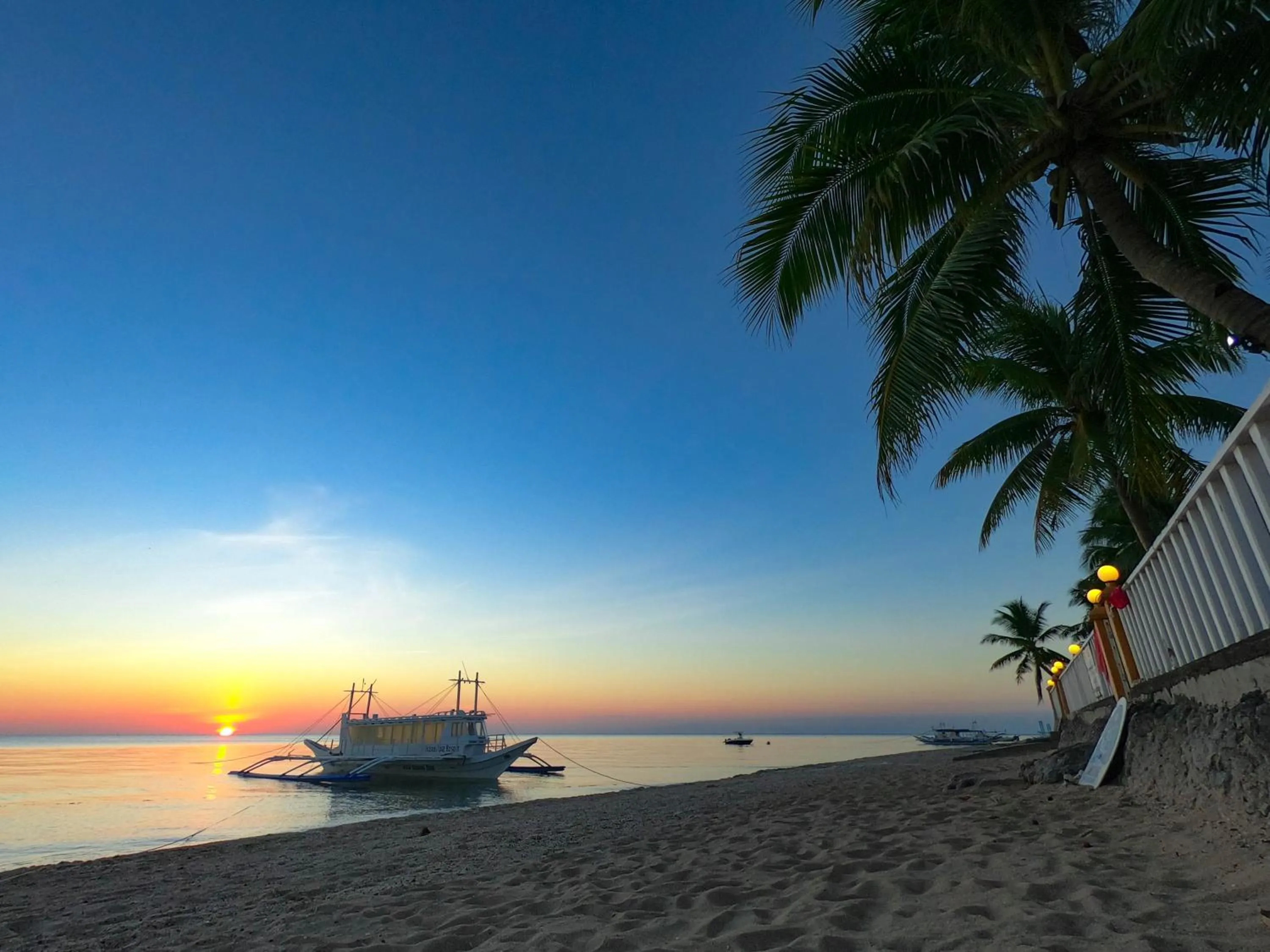 Beach in Lanas Beach Resort Carabao Island