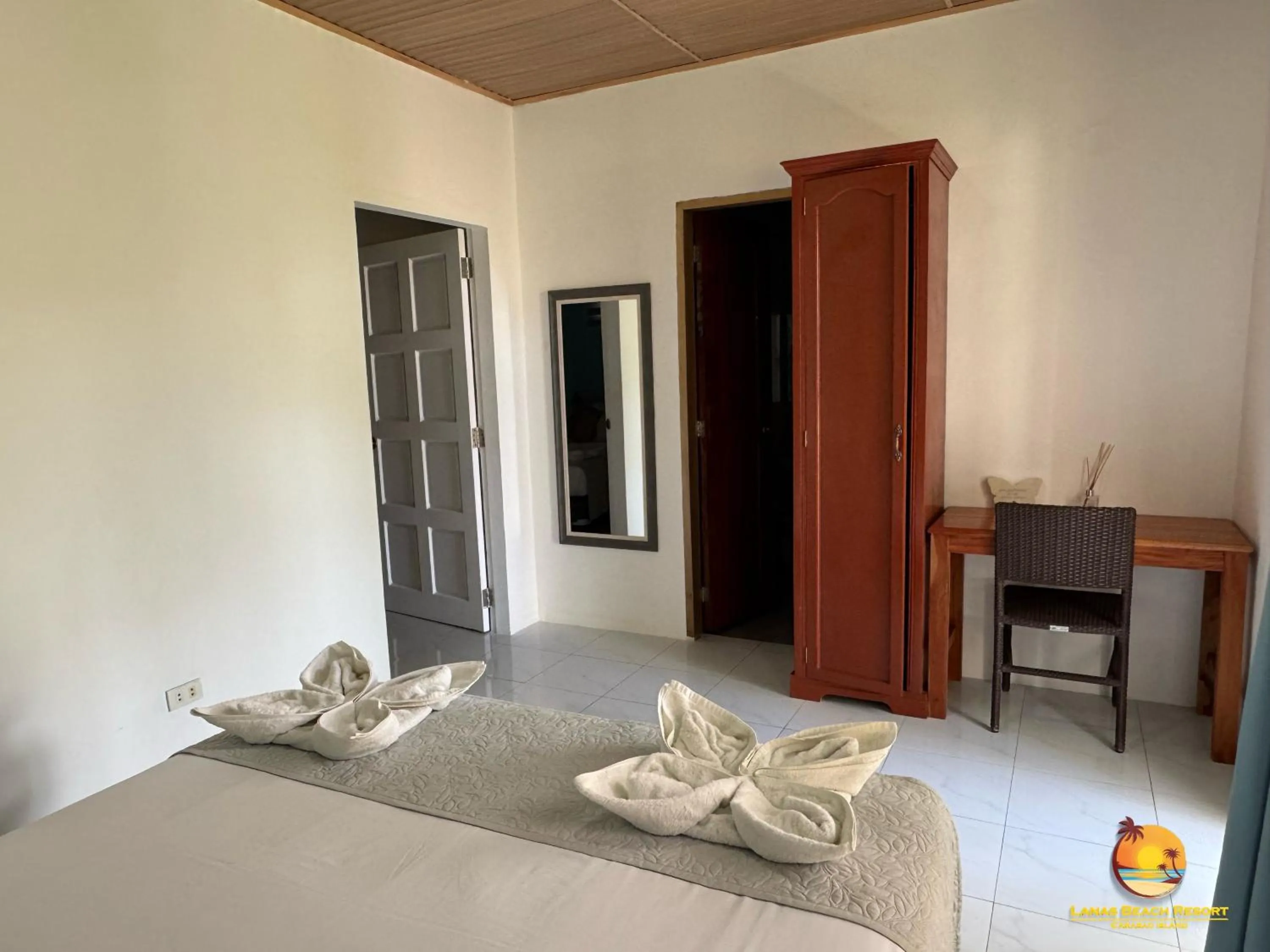 Bedroom, Bed in Lanas Beach Resort Carabao Island