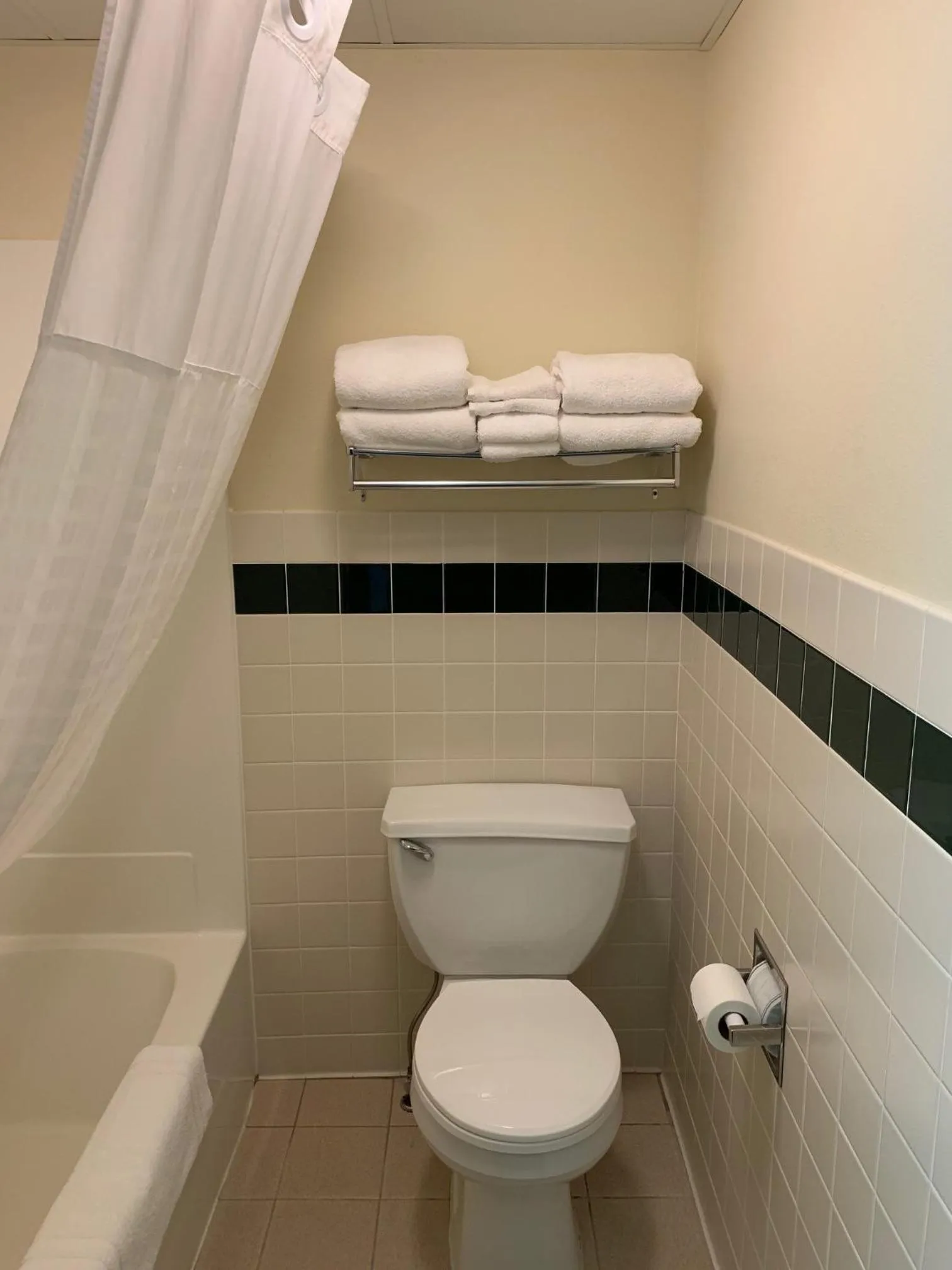 AmericInn by Wyndham Hampton