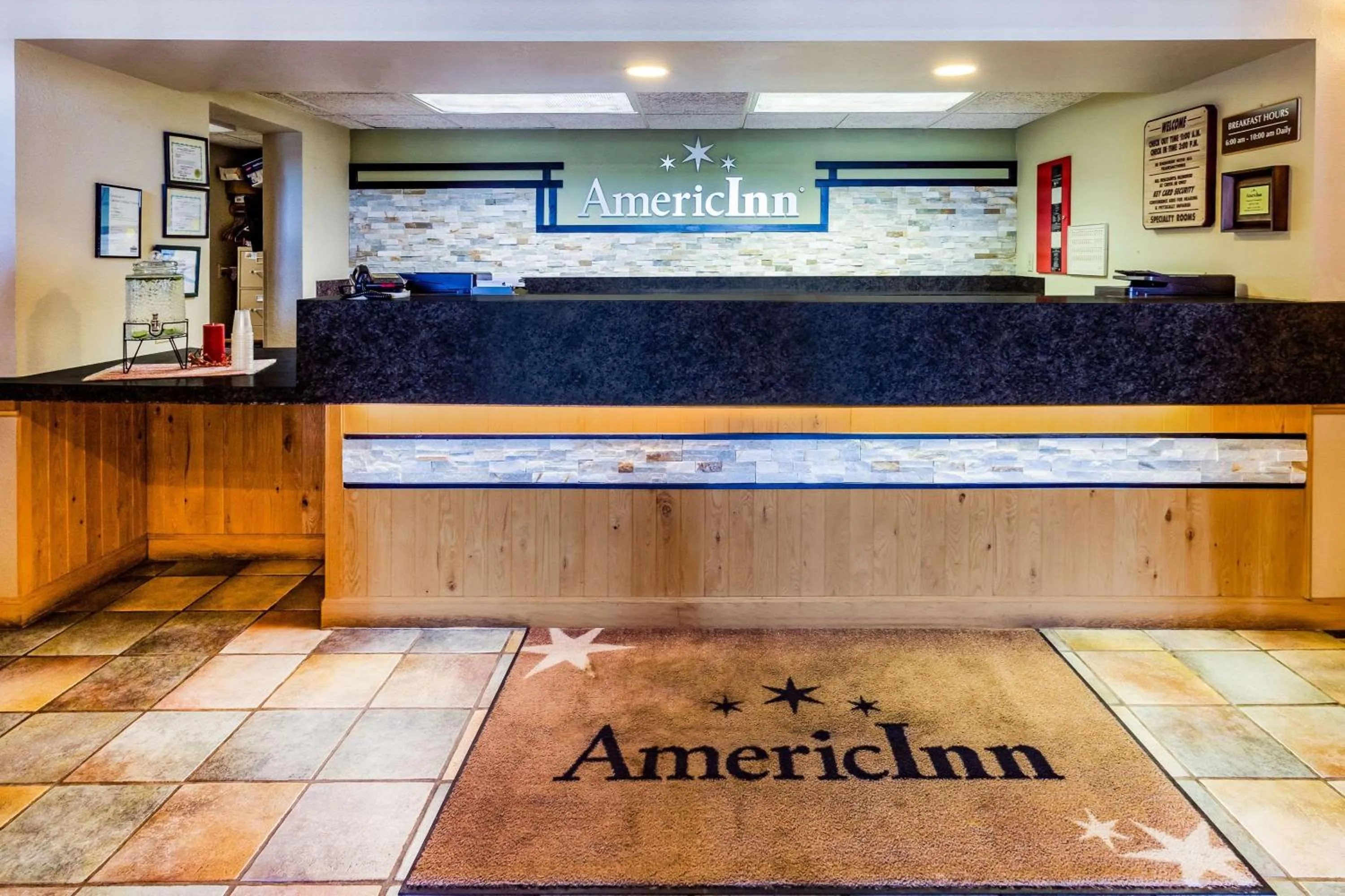 Lobby or reception in AmericInn by Wyndham Hampton