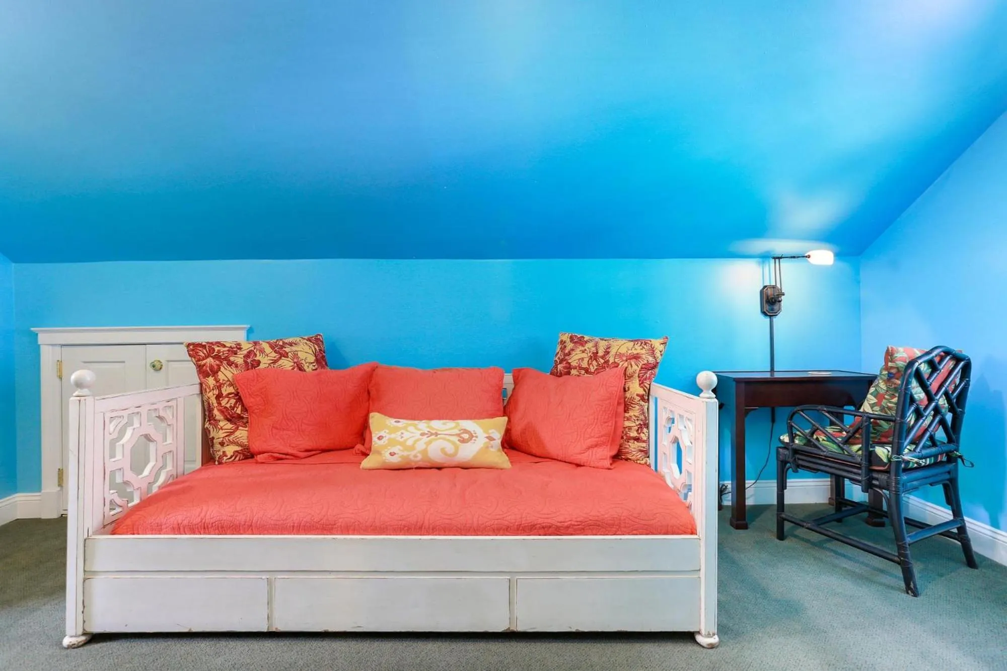 Bed in Historic Inn in the Marigny, blocks to French Quarter